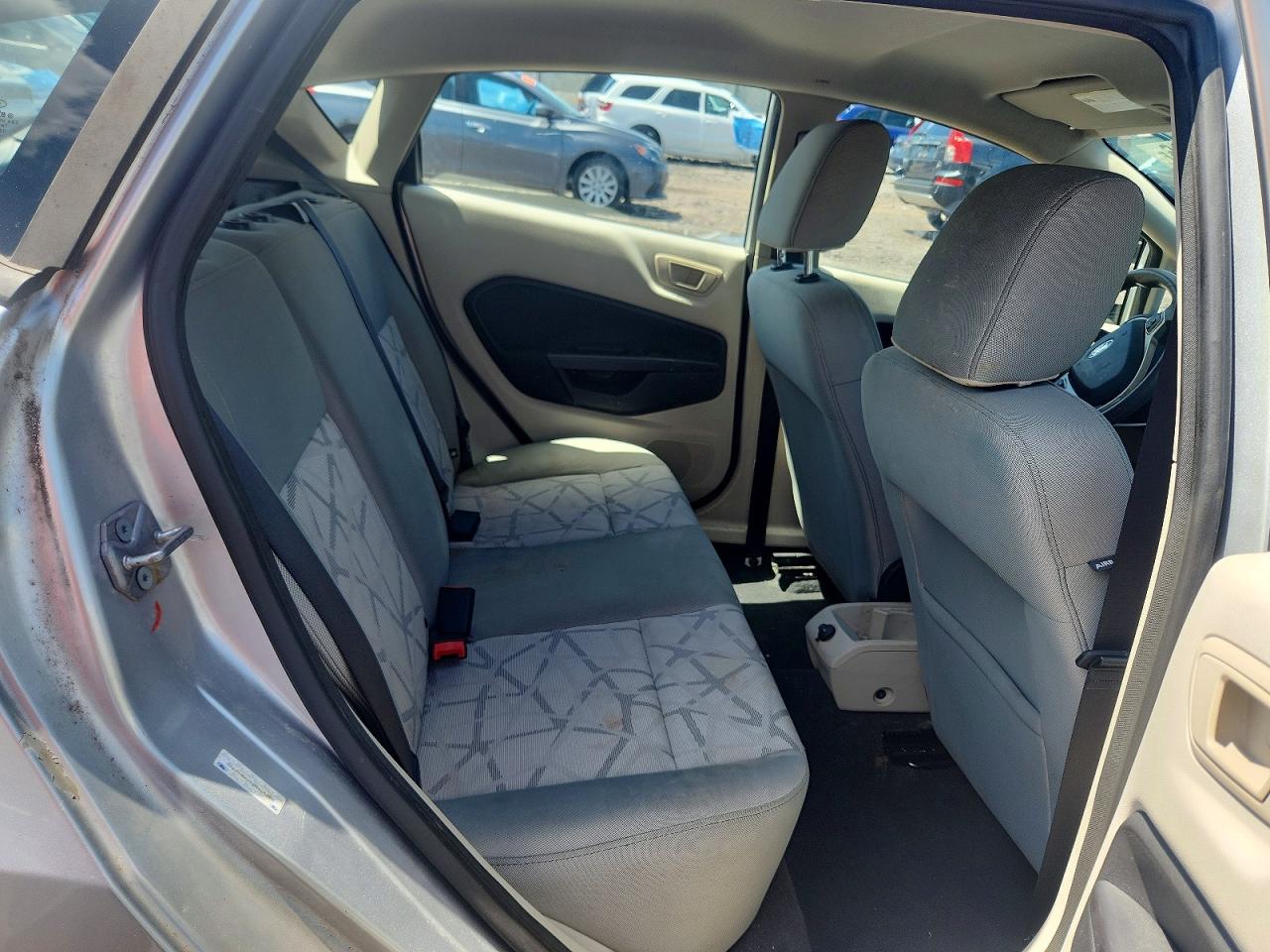 2011 Ford Fiesta Se Серебряный vin: 3FADP4EJXBM164285