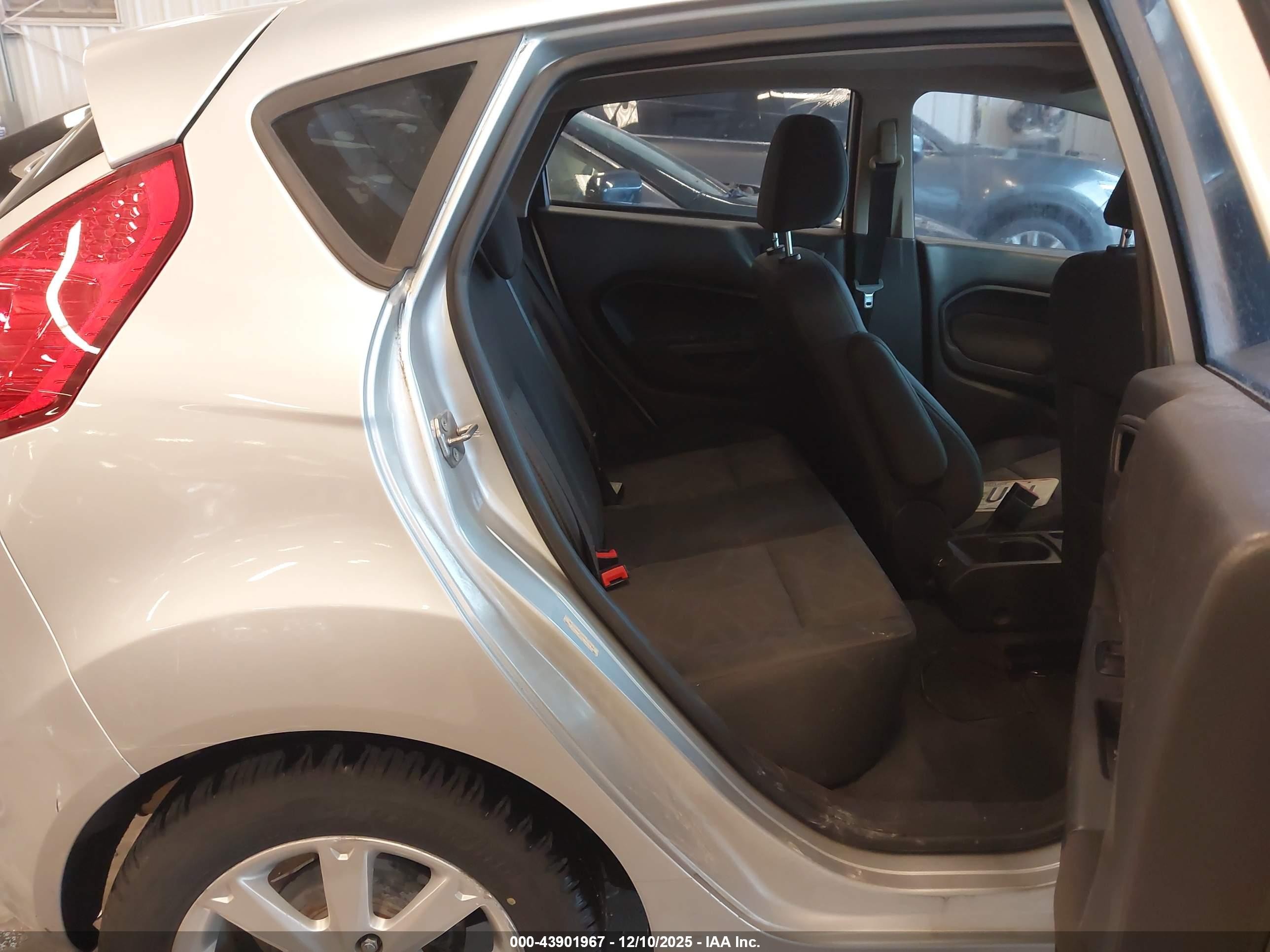 2012 Ford Fiesta Se Silver vin: 3FADP4EJXCM215785