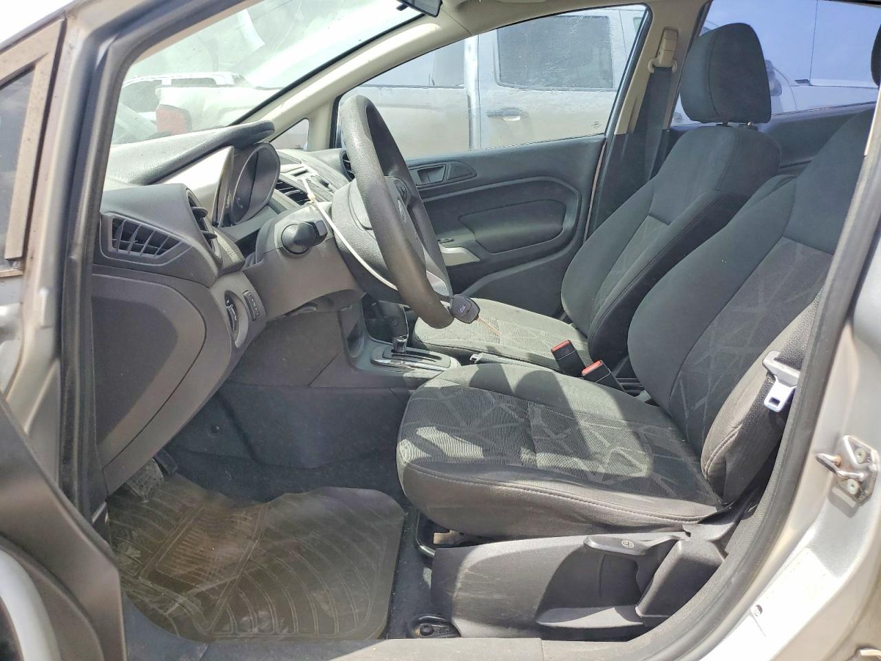 2013 Ford Fiesta S Silver vin: 3FADP4EJXDM185205