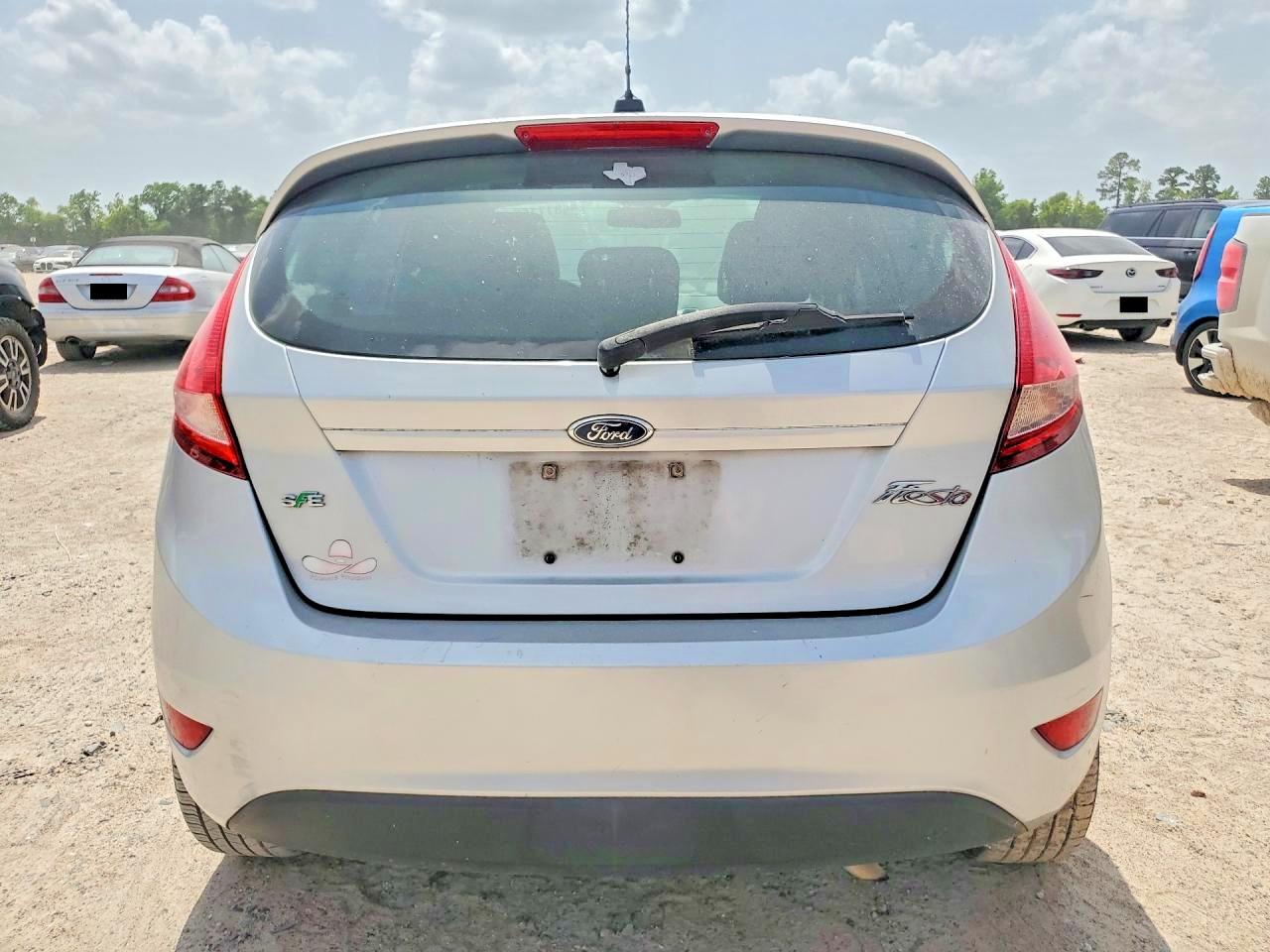 2013 Ford Fiesta S Silver vin: 3FADP4EJXDM185205