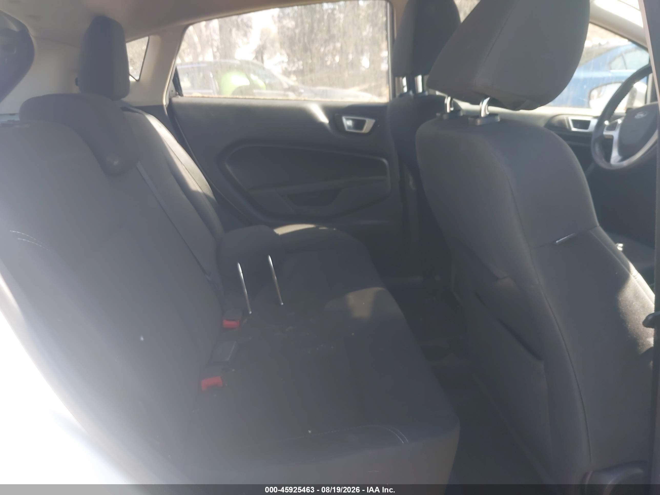 2015 Ford Fiesta Se White vin: 3FADP4EJXFM164373
