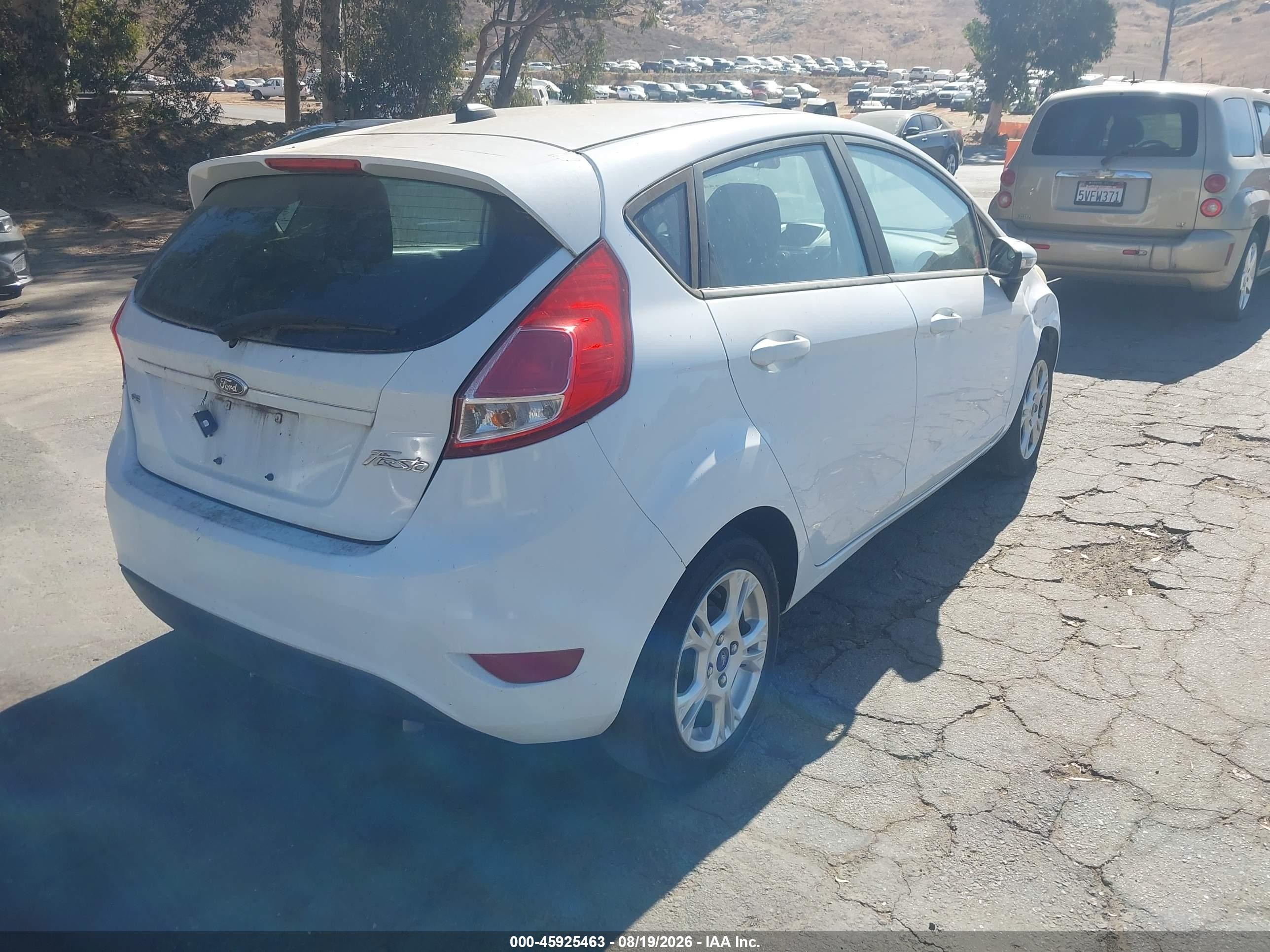 2015 Ford Fiesta Se White vin: 3FADP4EJXFM164373