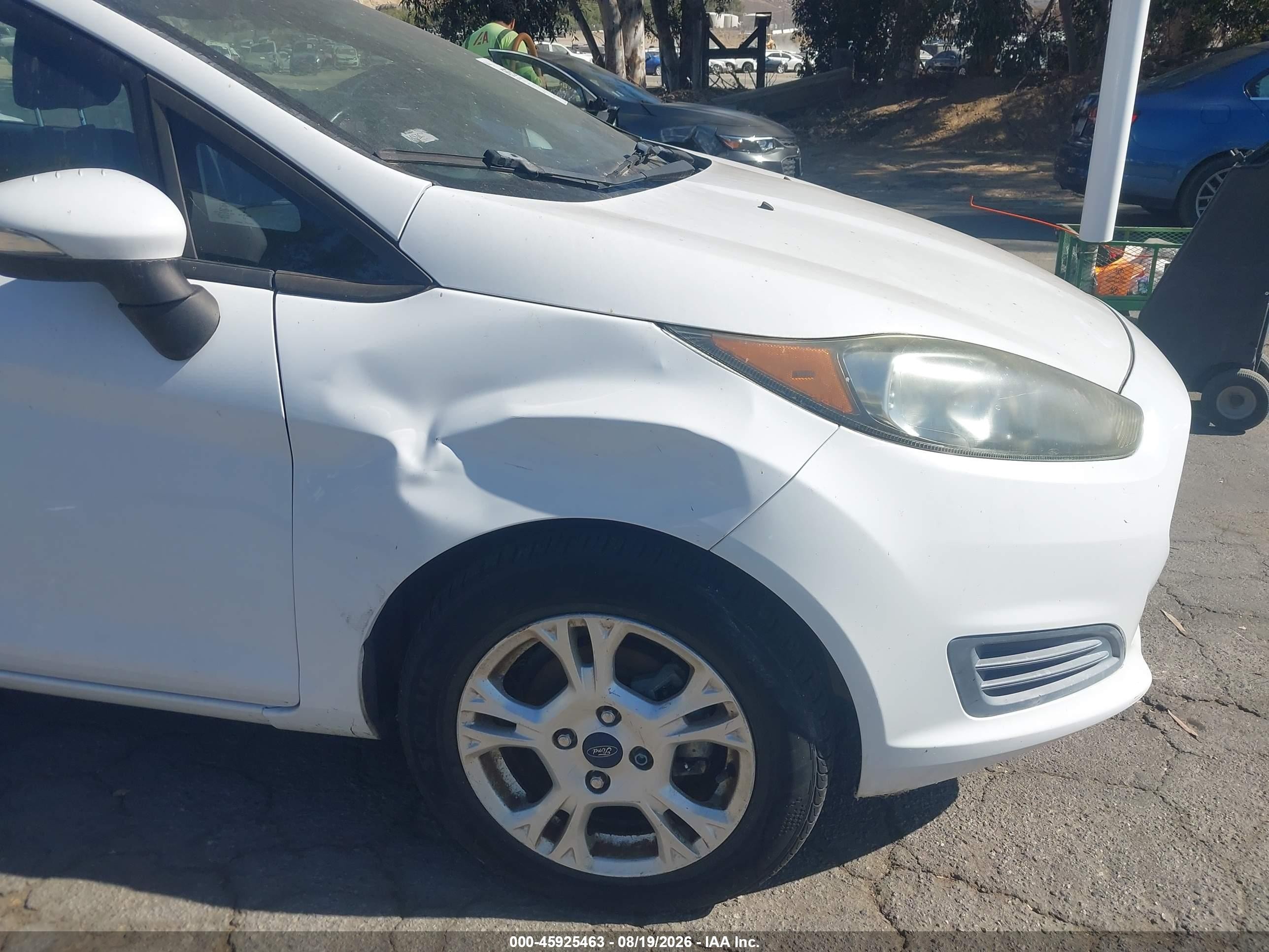 2015 Ford Fiesta Se White vin: 3FADP4EJXFM164373