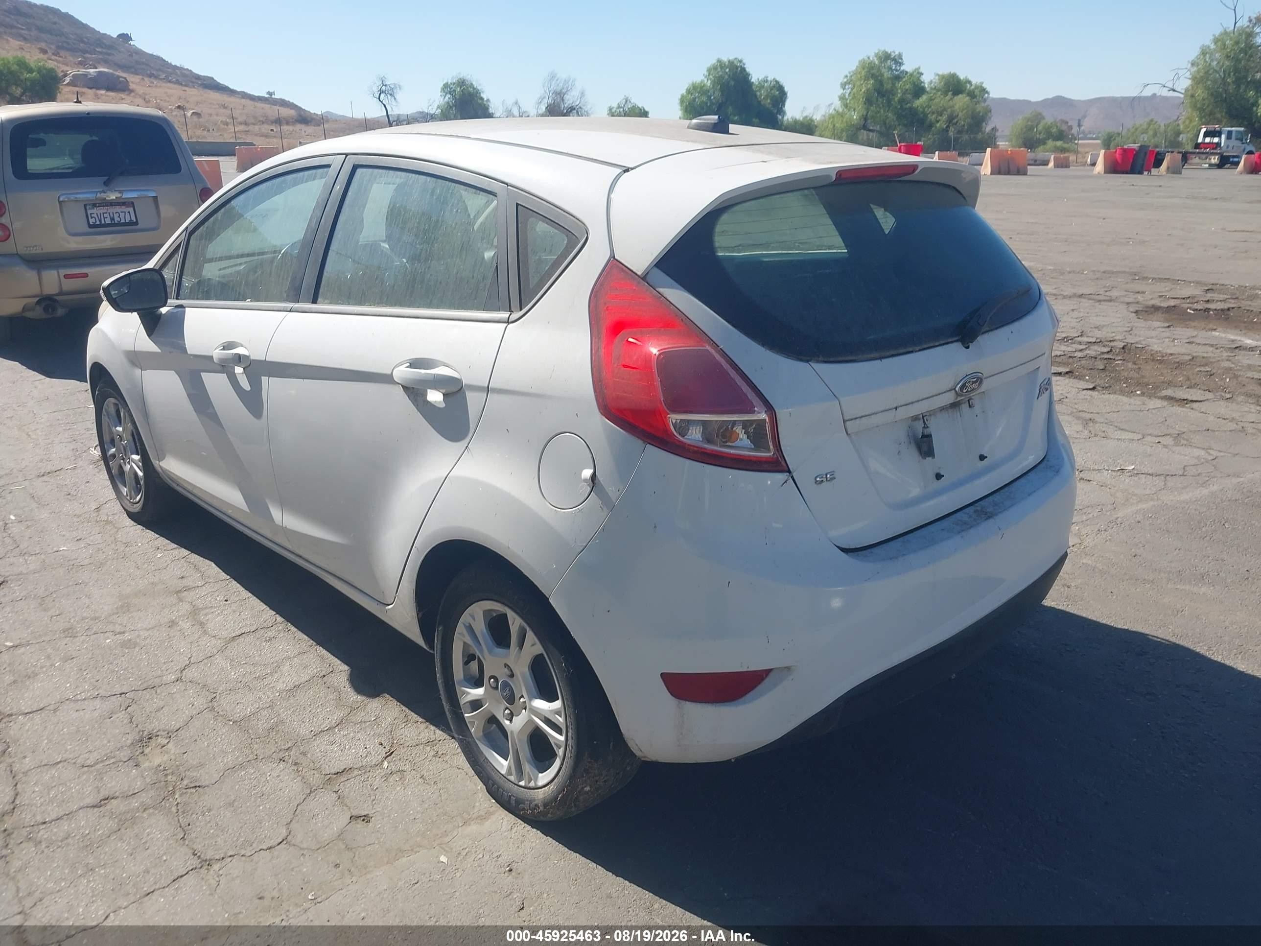 2015 Ford Fiesta Se White vin: 3FADP4EJXFM164373