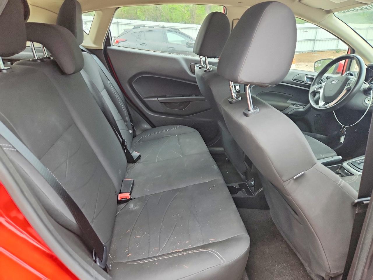 2015 Ford Fiesta Se Red vin: 3FADP4EJXFM171159