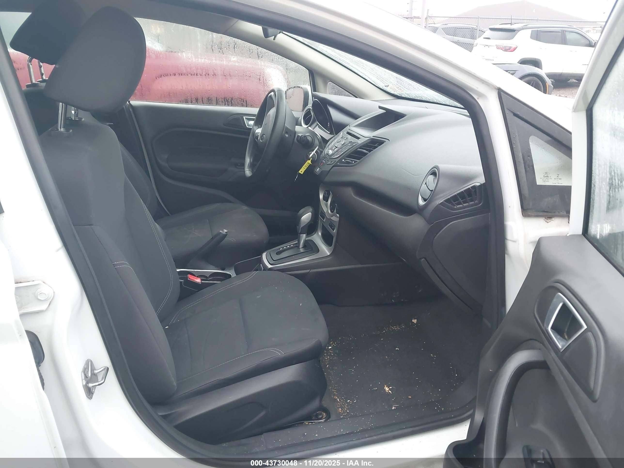 2015 Ford Fiesta Se Белый vin: 3FADP4EJXFM191850