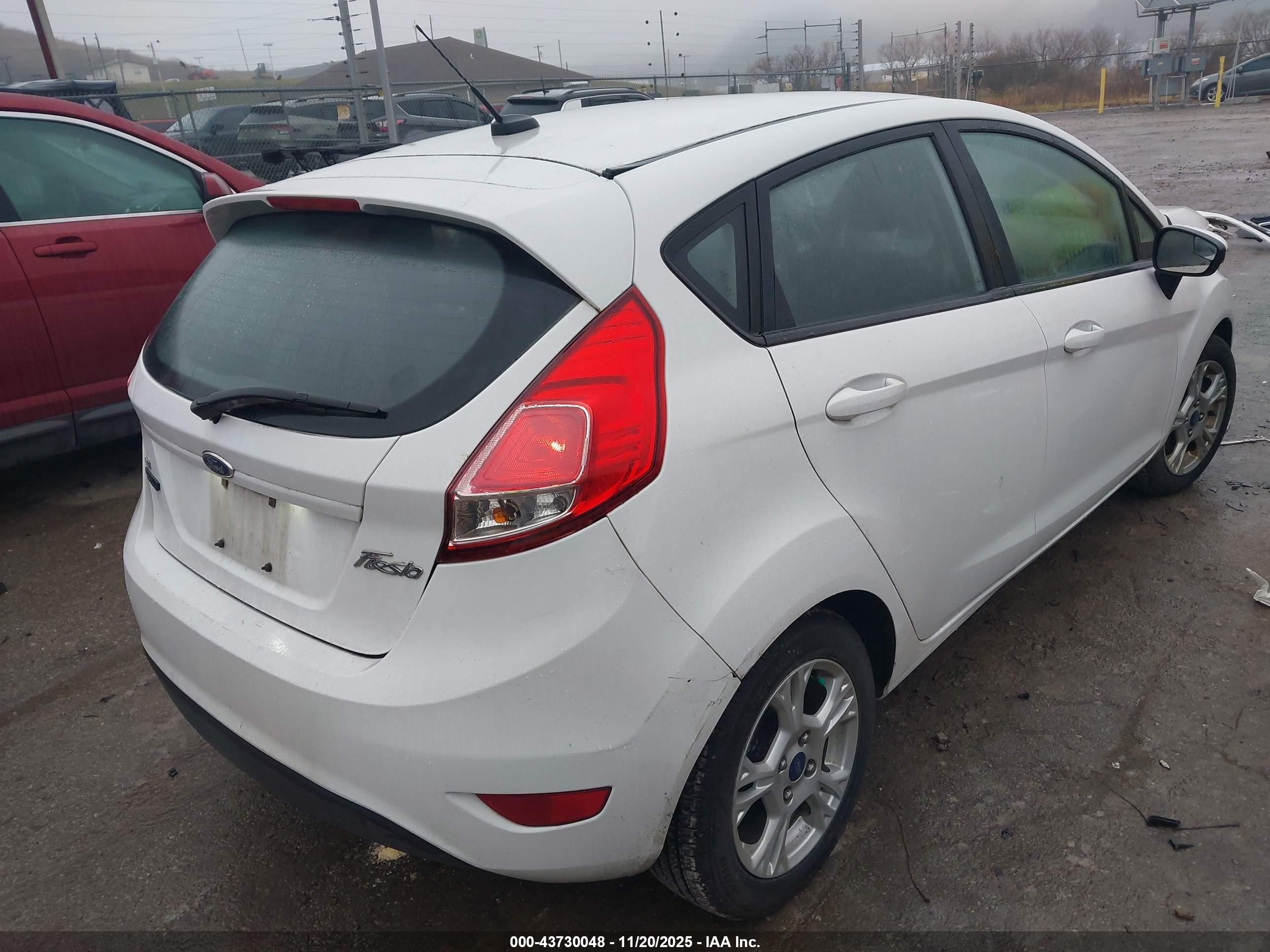 2015 Ford Fiesta Se Белый vin: 3FADP4EJXFM191850