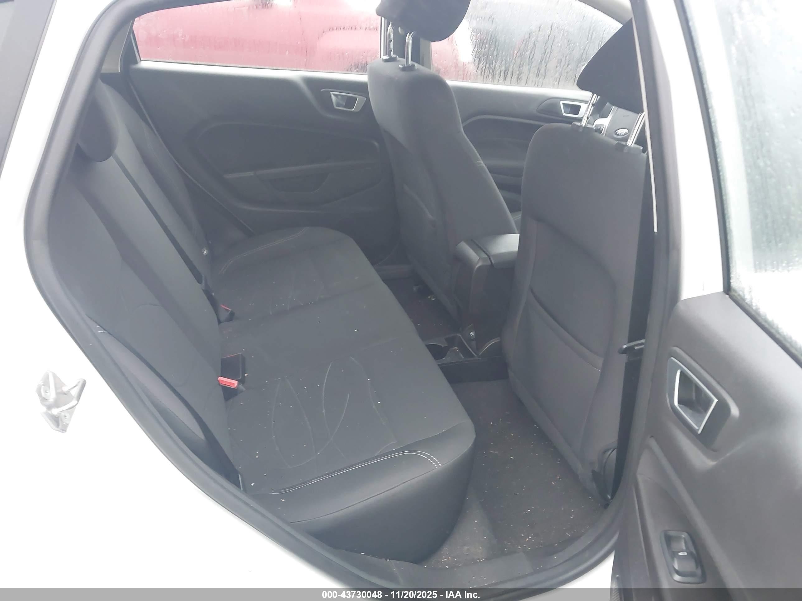 2015 Ford Fiesta Se Белый vin: 3FADP4EJXFM191850
