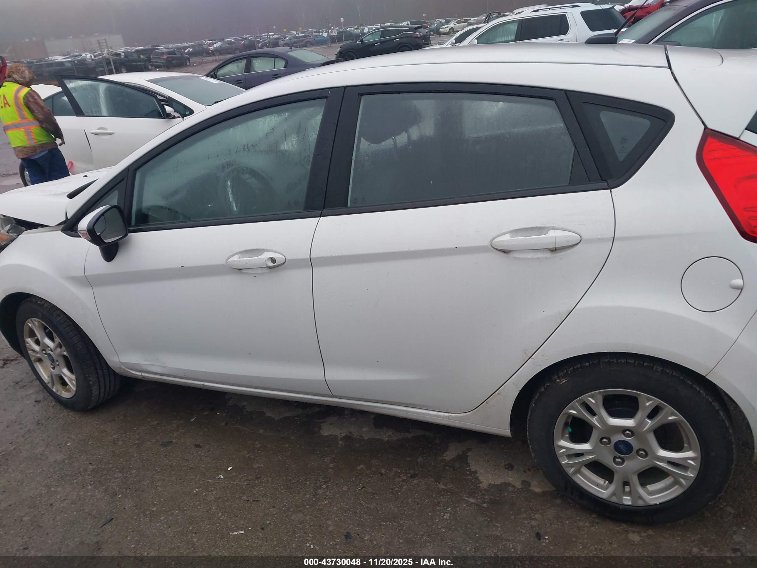 2015 Ford Fiesta Se Белый vin: 3FADP4EJXFM191850