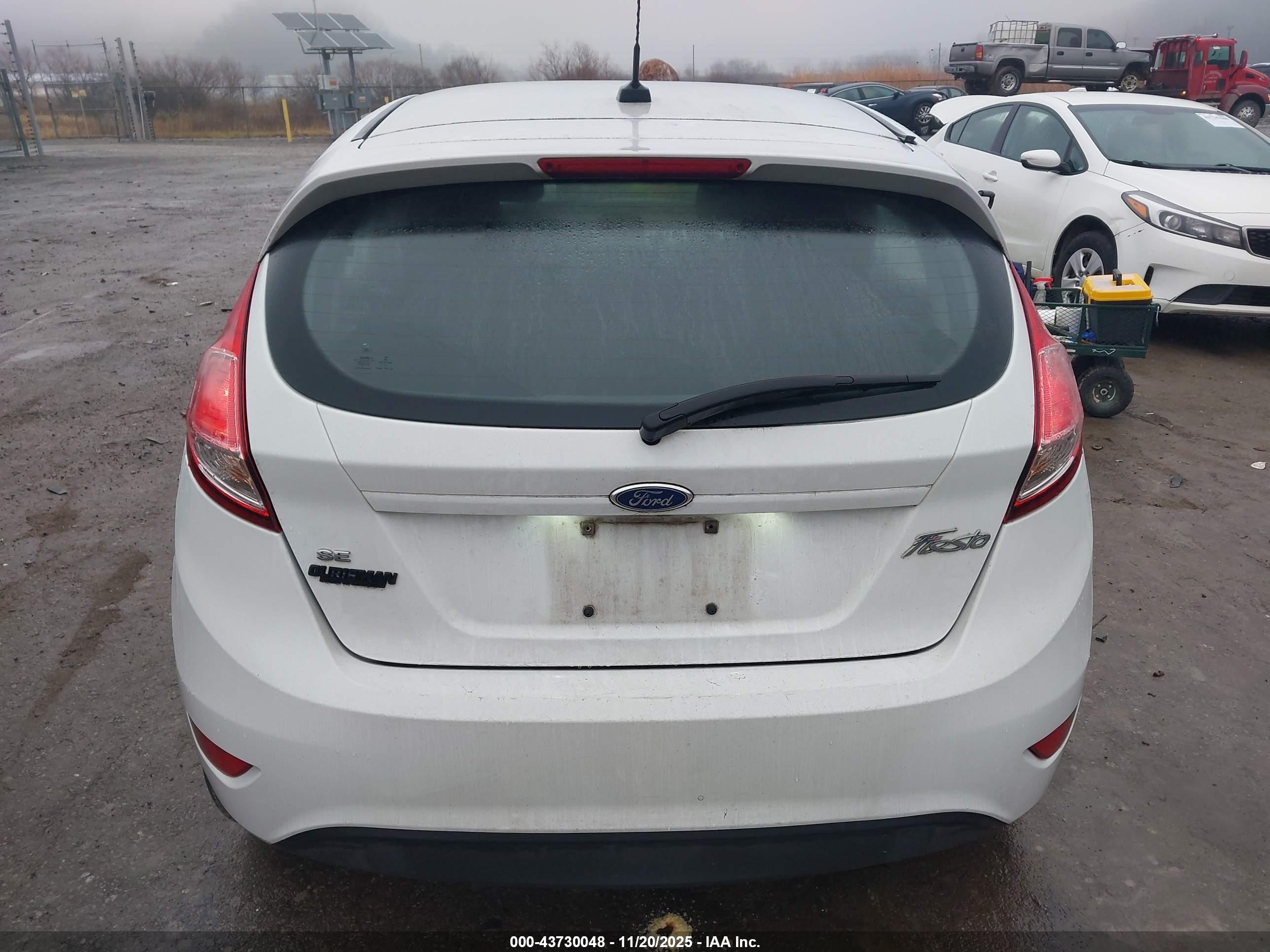 2015 Ford Fiesta Se Белый vin: 3FADP4EJXFM191850