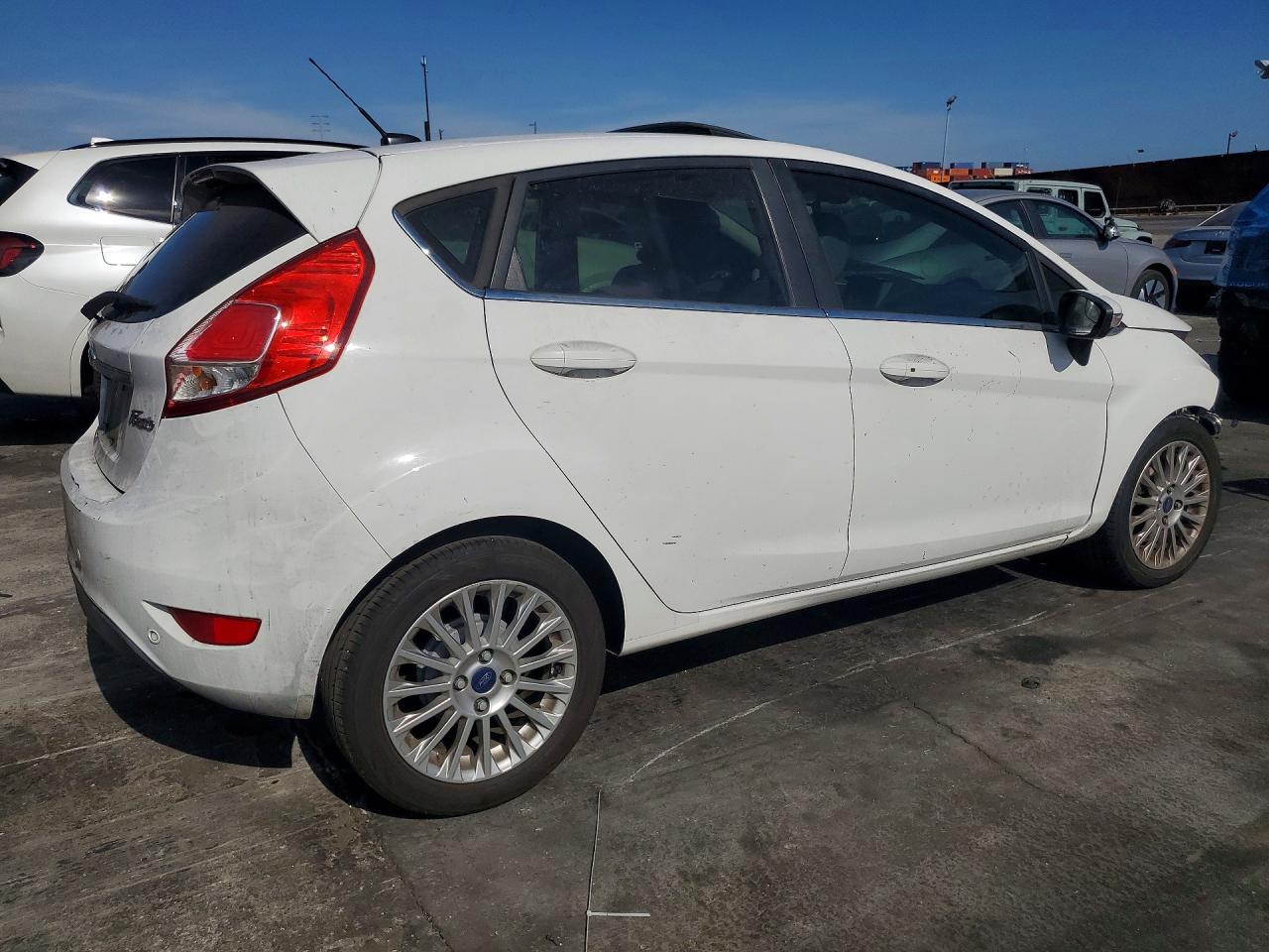 2015 Ford Fiesta Titanium White vin: 3FADP4FJ1FM196935