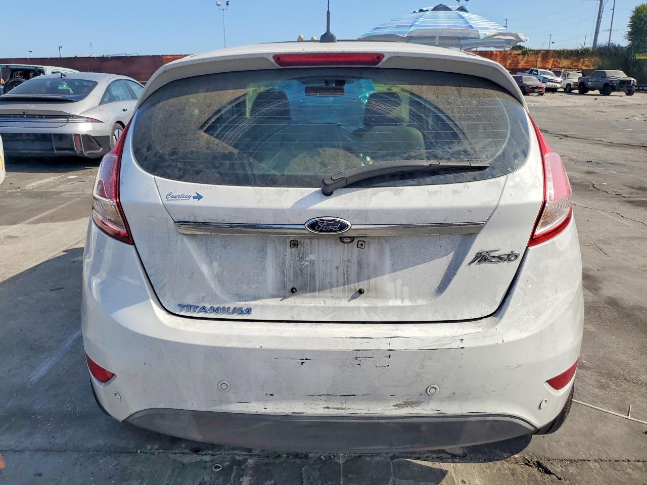 2015 Ford Fiesta Titanium White vin: 3FADP4FJ1FM196935