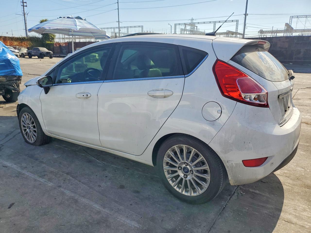 2015 Ford Fiesta Titanium White vin: 3FADP4FJ1FM196935