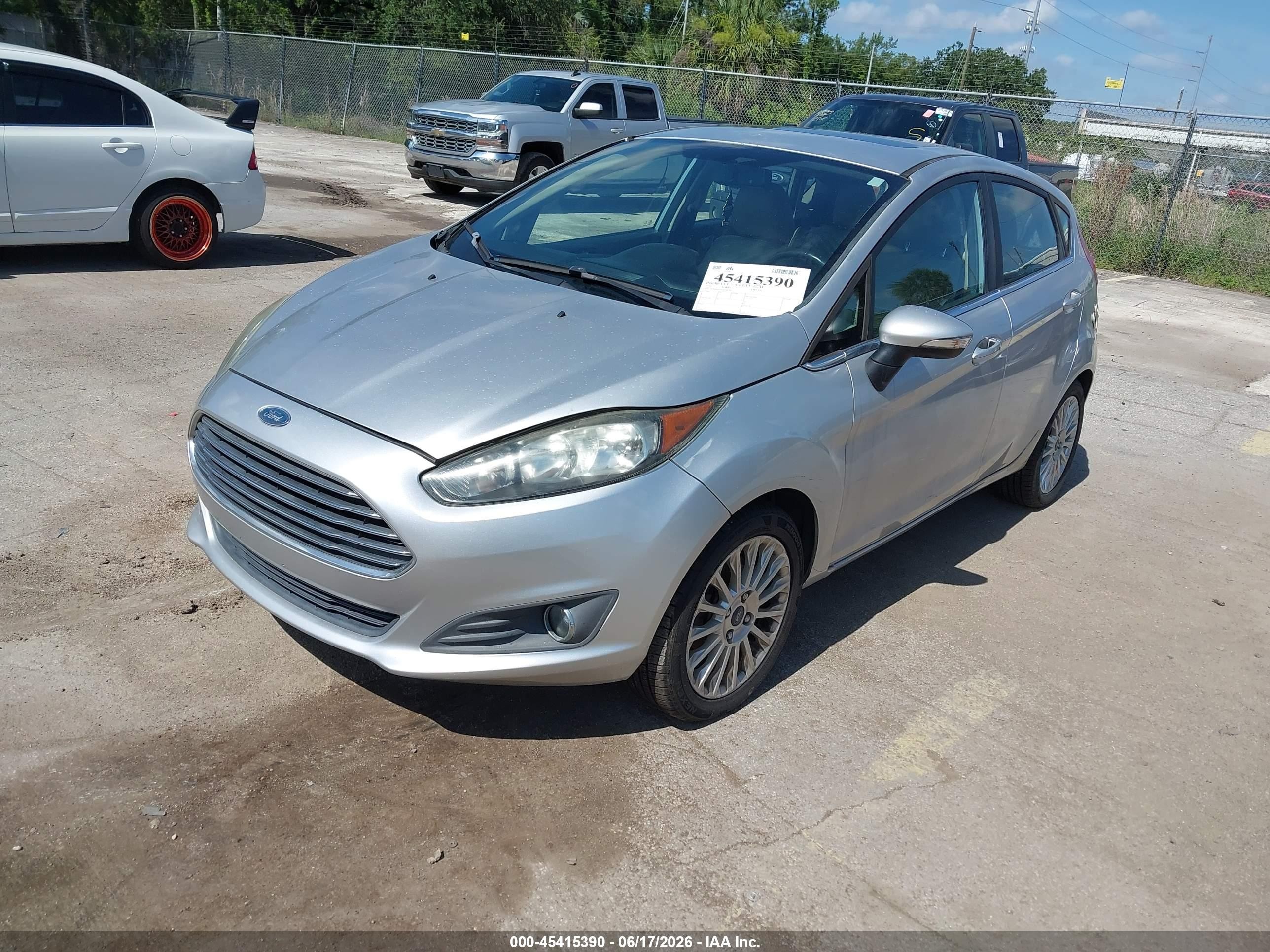 2015 Ford Fiesta Titanium Серебряный vin: 3FADP4FJ1FM208789