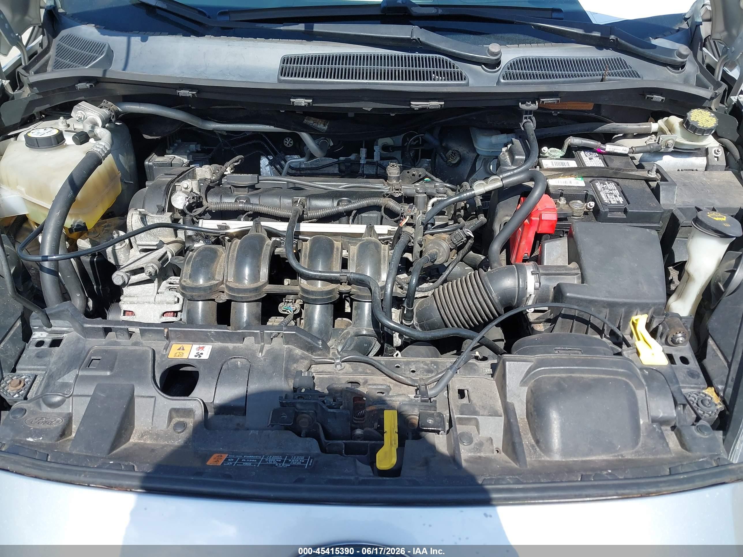 2015 Ford Fiesta Titanium Серебряный vin: 3FADP4FJ1FM208789