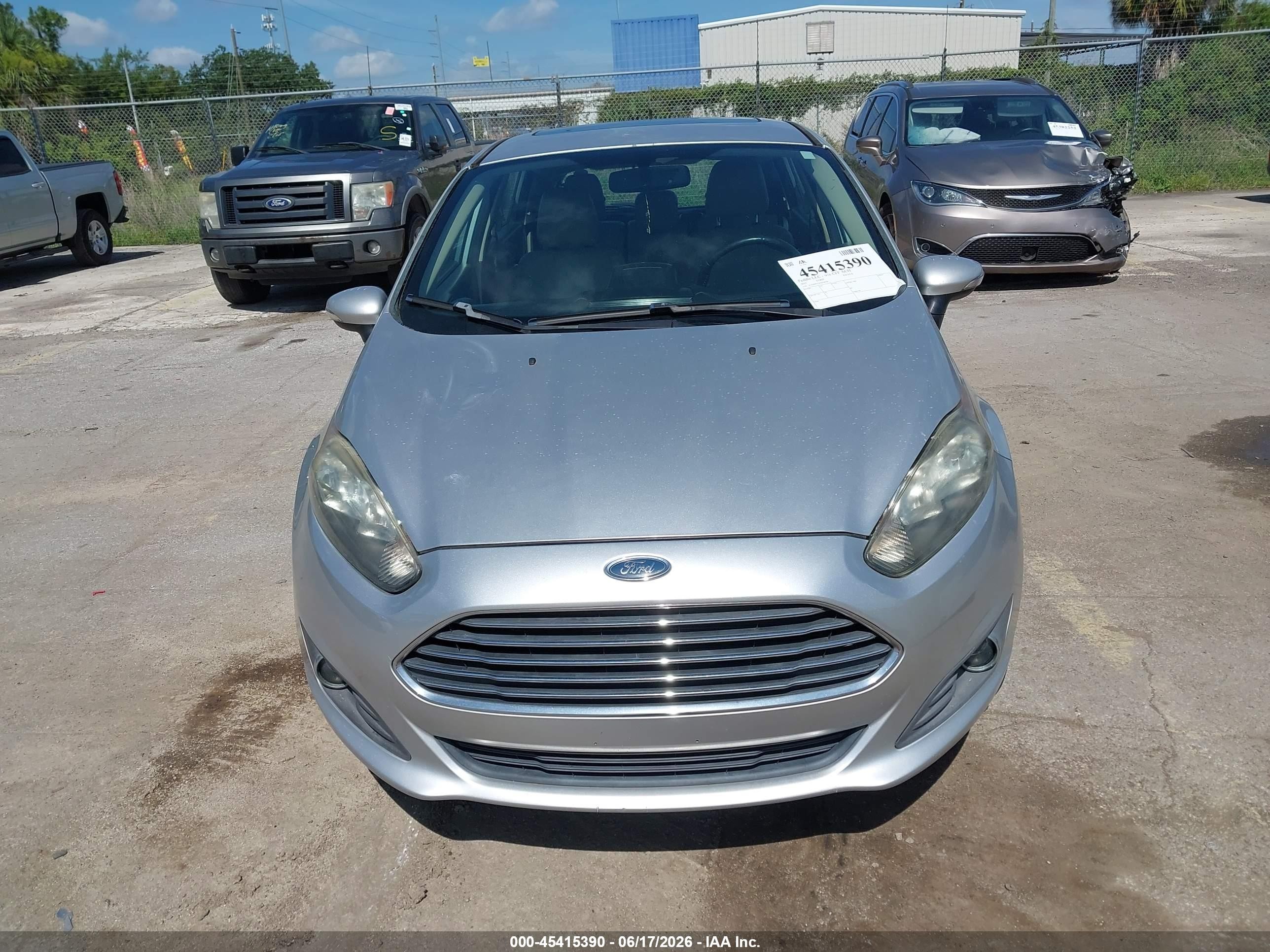 2015 Ford Fiesta Titanium Серебряный vin: 3FADP4FJ1FM208789