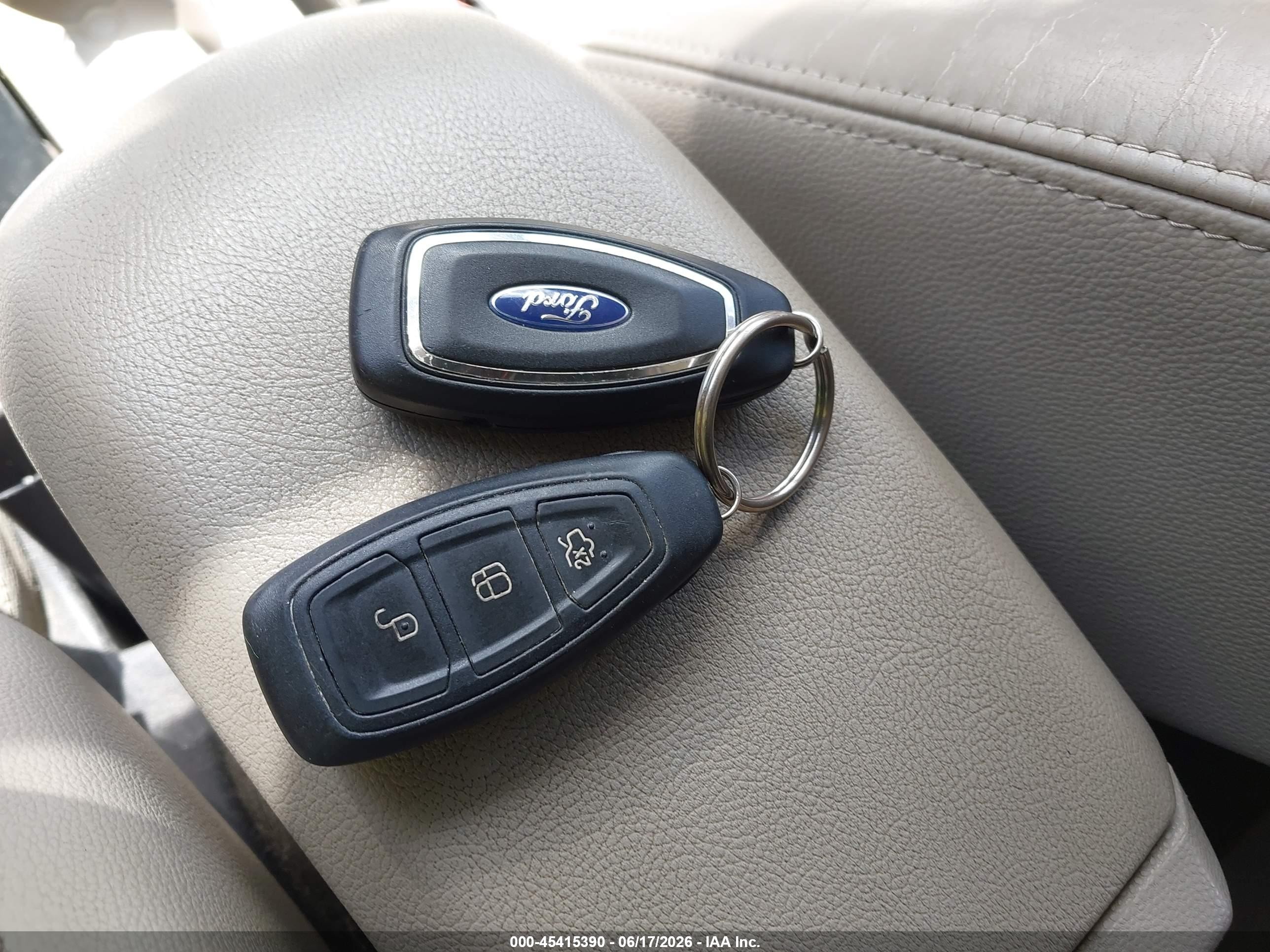 2015 Ford Fiesta Titanium Серебряный vin: 3FADP4FJ1FM208789