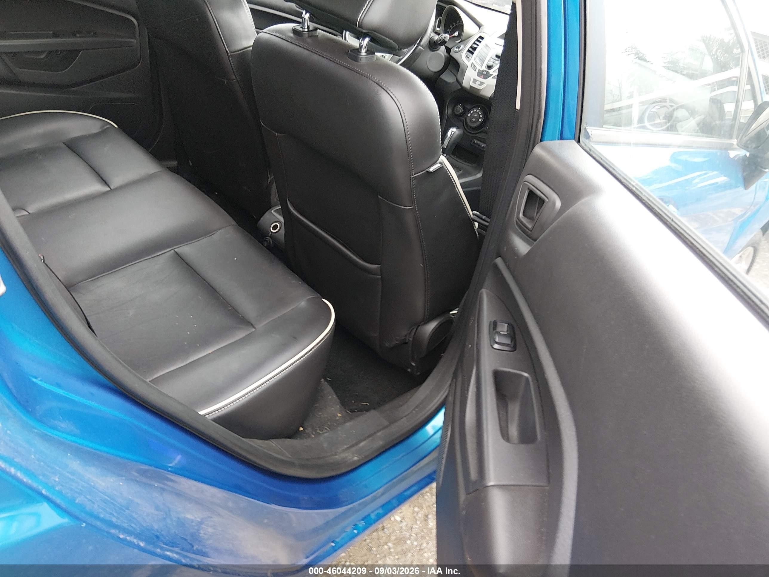 2013 Ford Fiesta Titanium Синий vin: 3FADP4FJ2DM205767