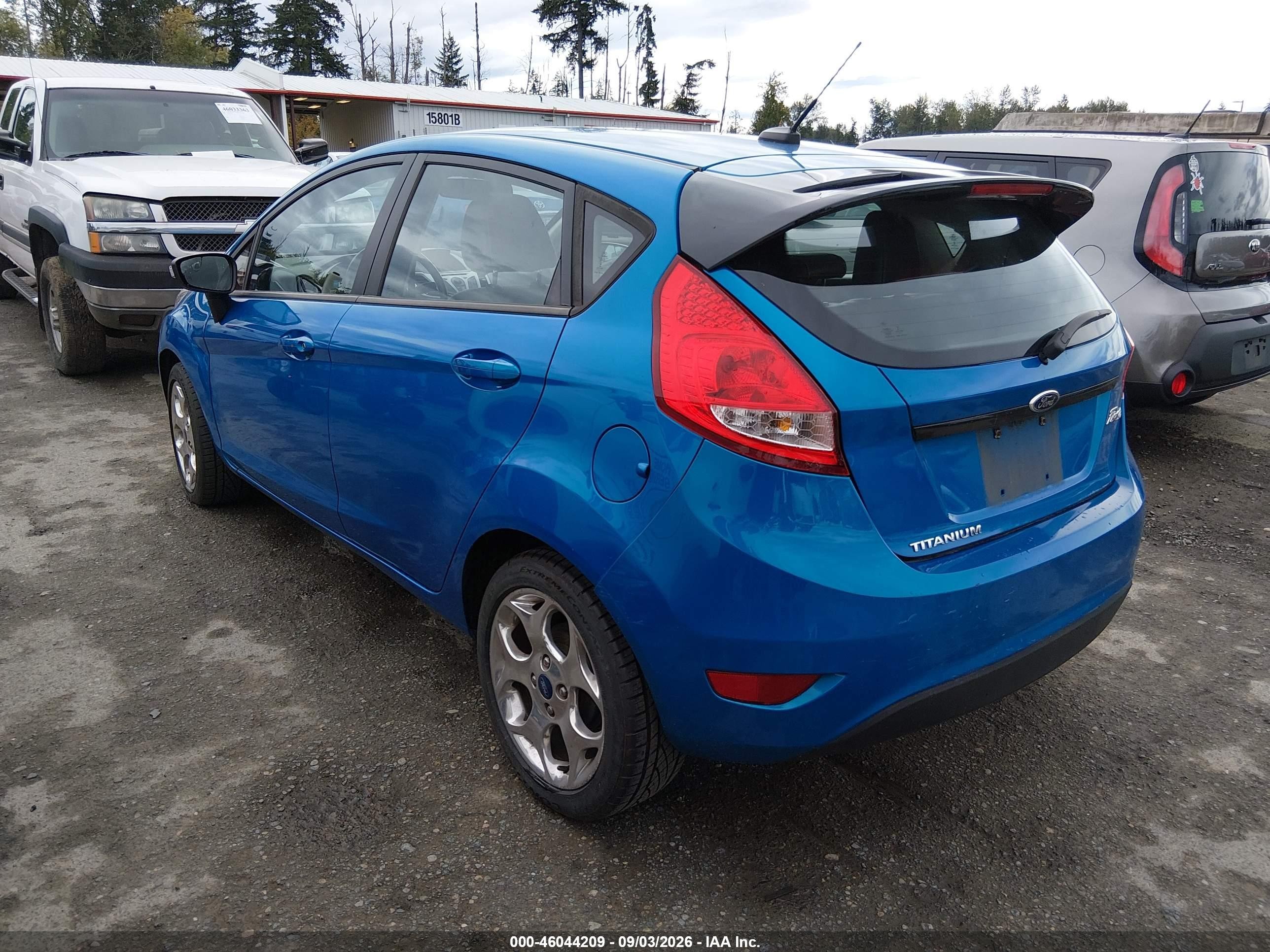 2013 Ford Fiesta Titanium Синий vin: 3FADP4FJ2DM205767