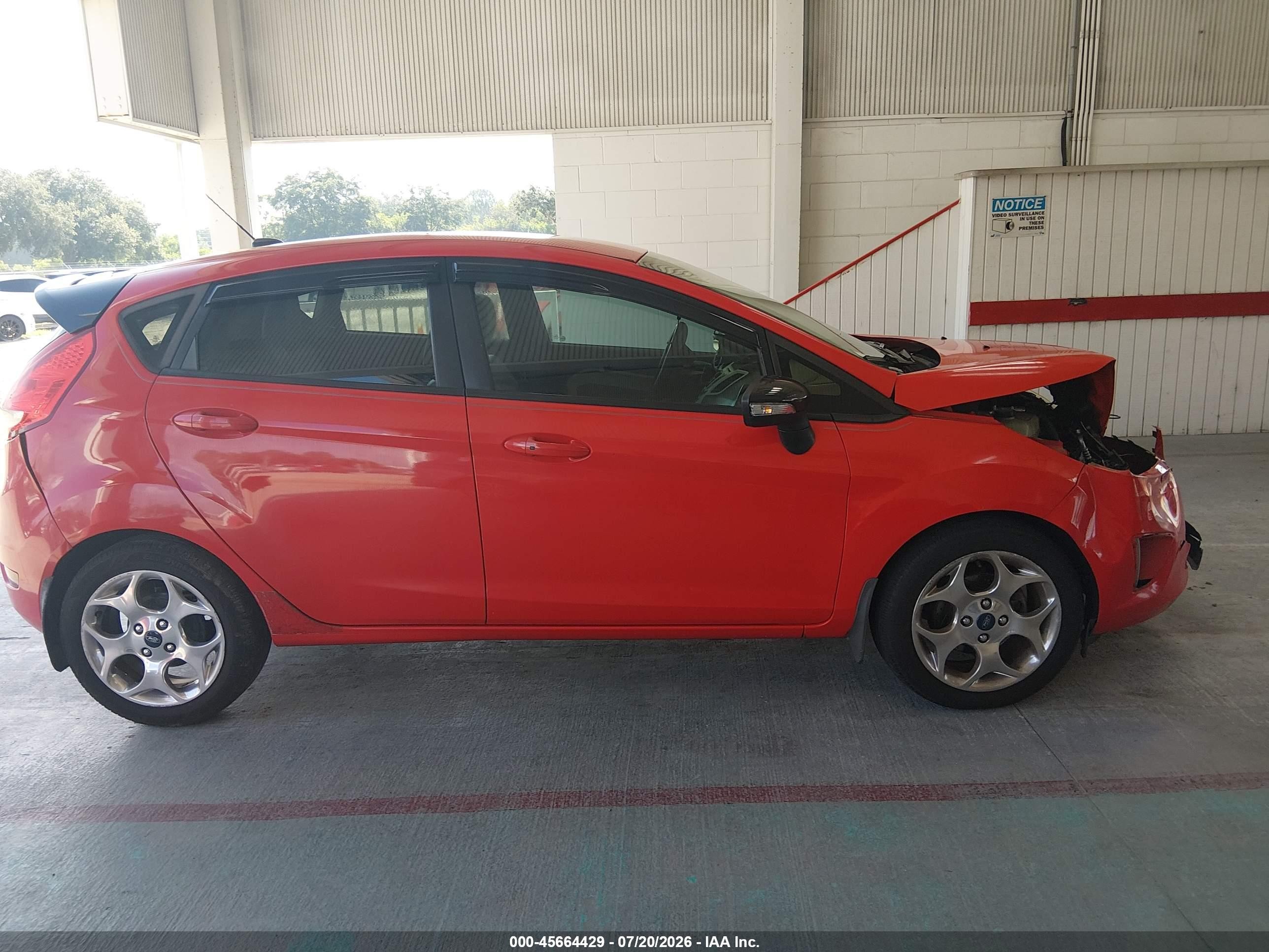 2013 Ford Fiesta Titanium Red vin: 3FADP4FJ3DM100073