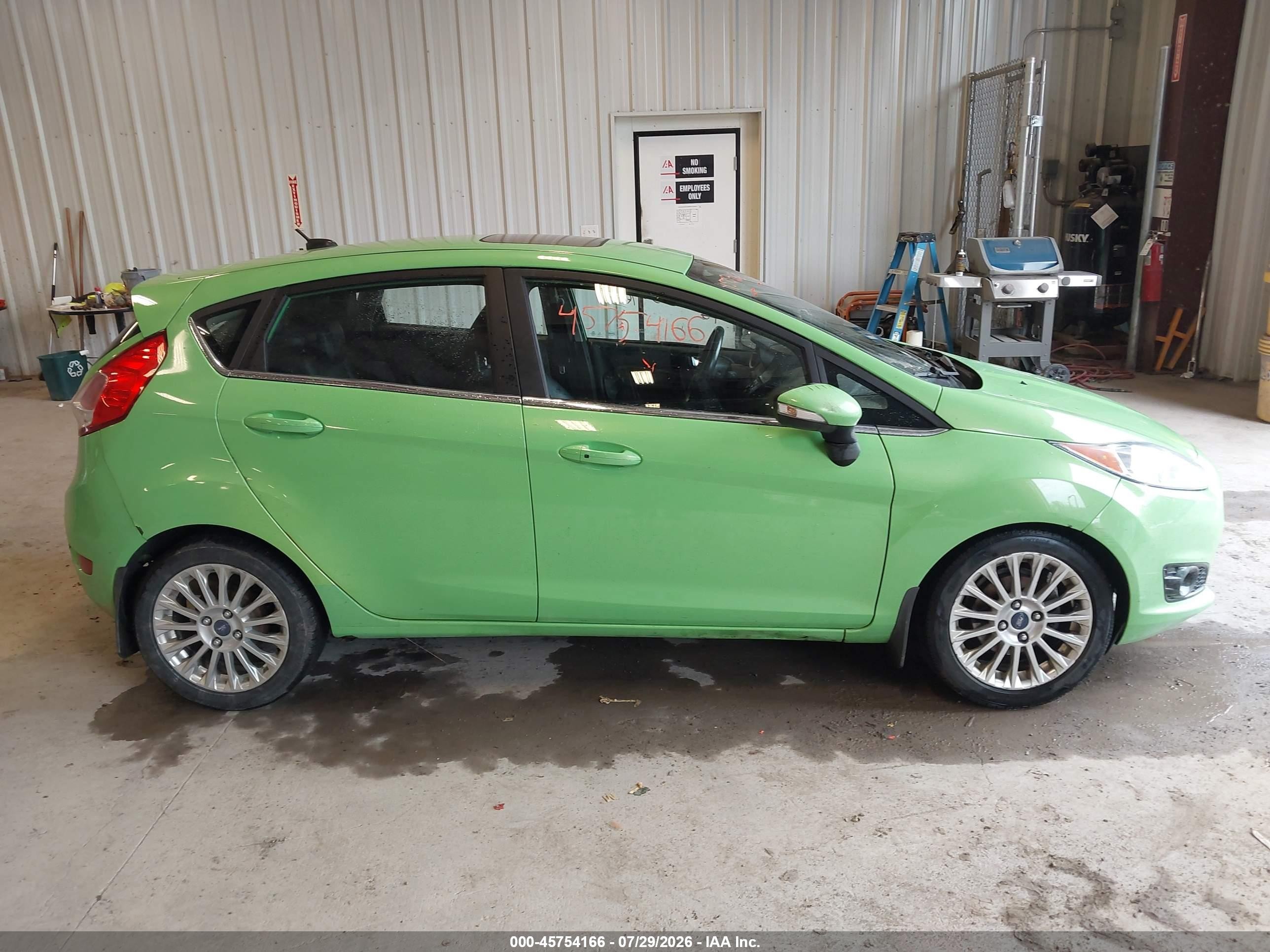 2014 Ford Fiesta Titanium Green vin: 3FADP4FJ4EM132001