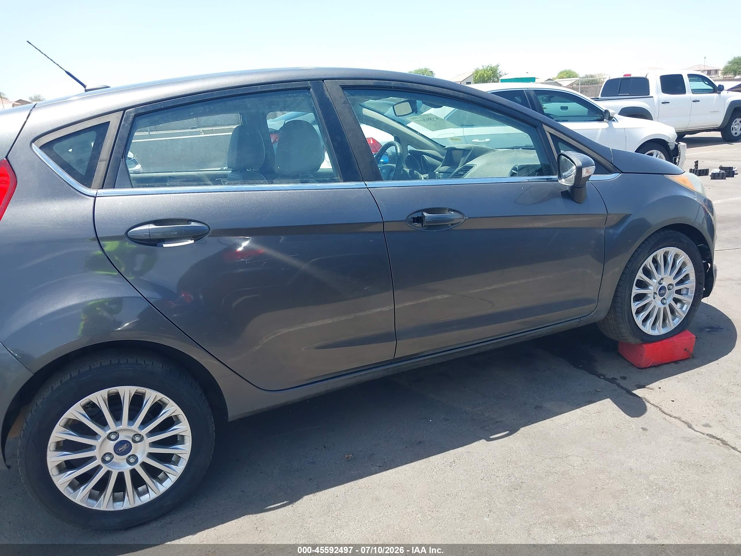 2015 Ford Fiesta Titanium Серый vin: 3FADP4FJ5FM110297