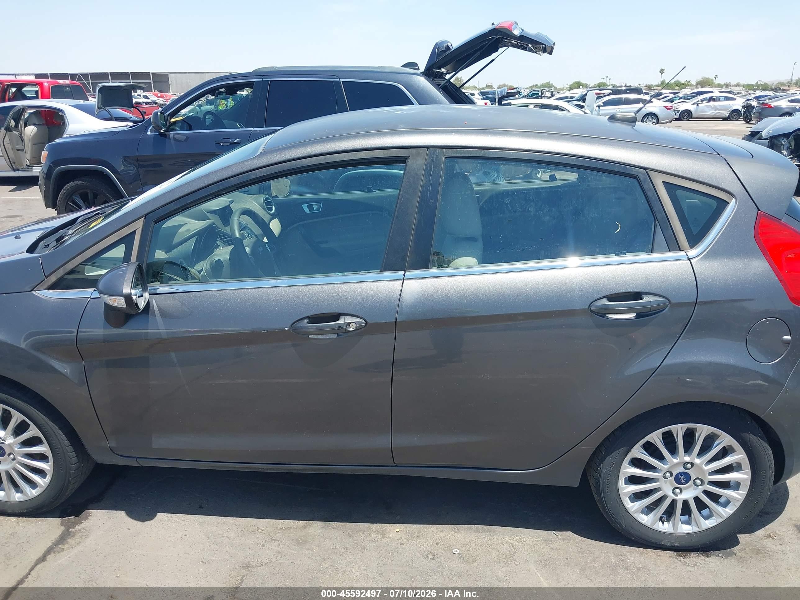 2015 Ford Fiesta Titanium Серый vin: 3FADP4FJ5FM110297