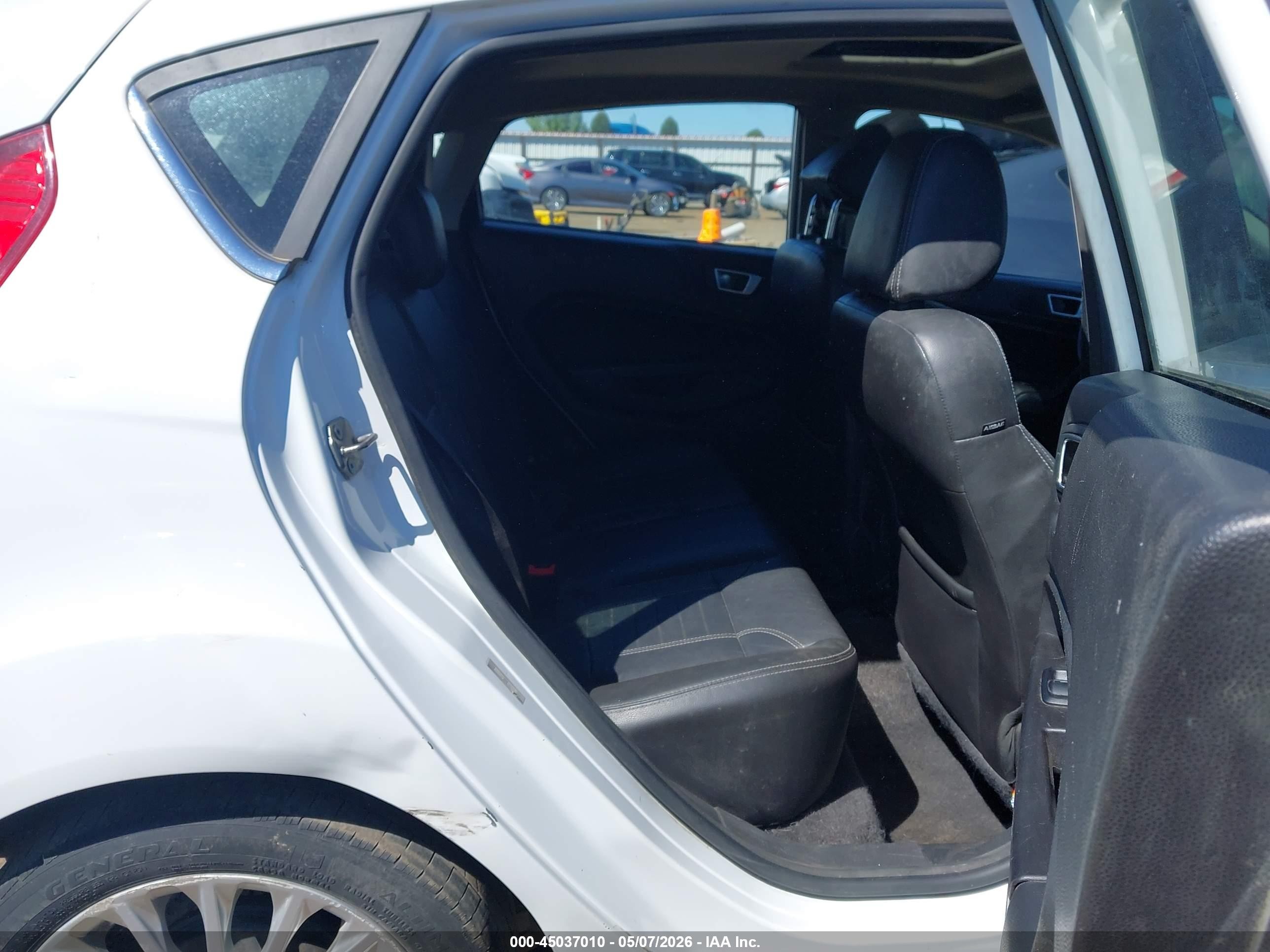 2015 Ford Fiesta Titanium White vin: 3FADP4FJ9FM205638