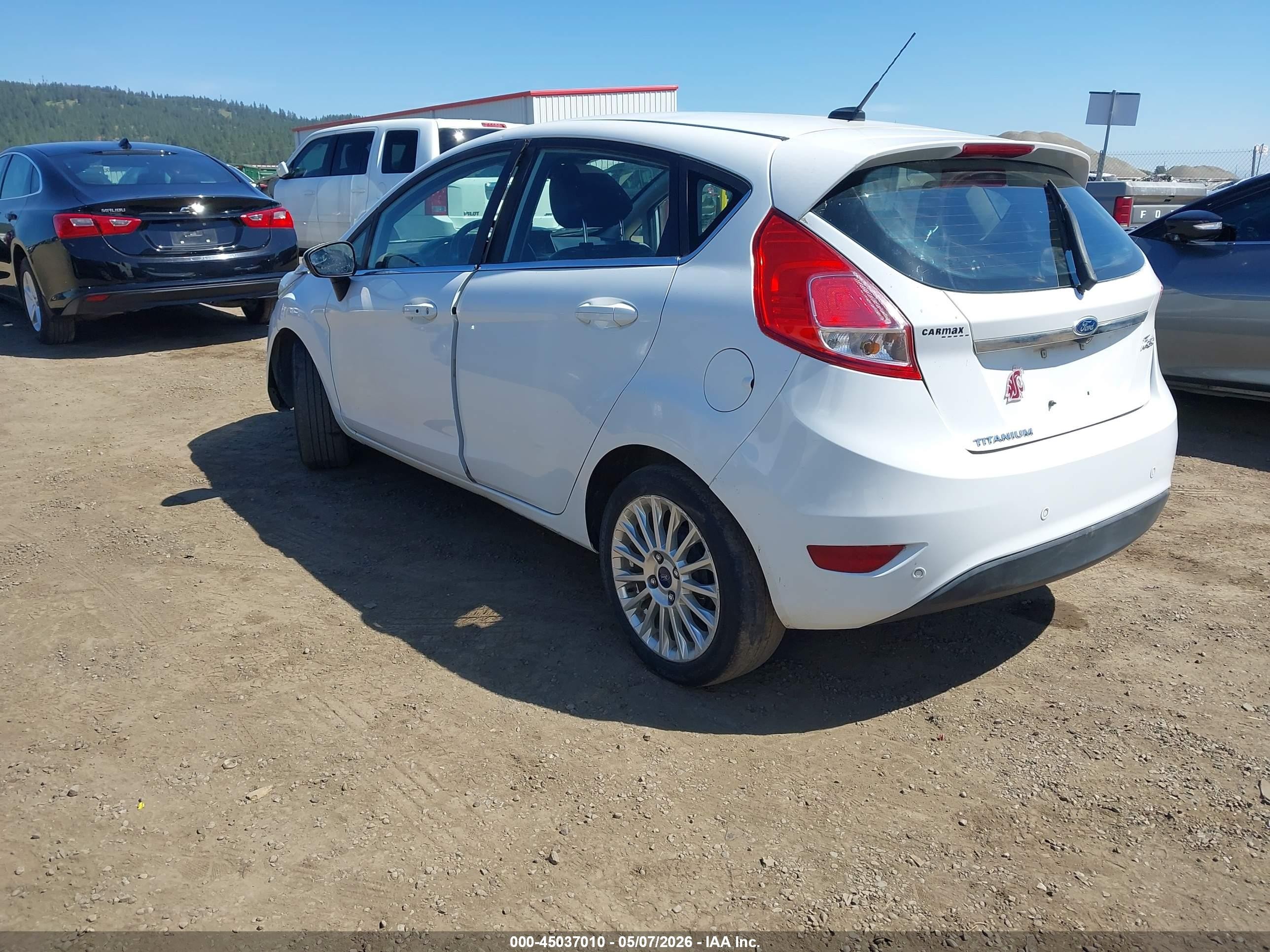 2015 Ford Fiesta Titanium White vin: 3FADP4FJ9FM205638