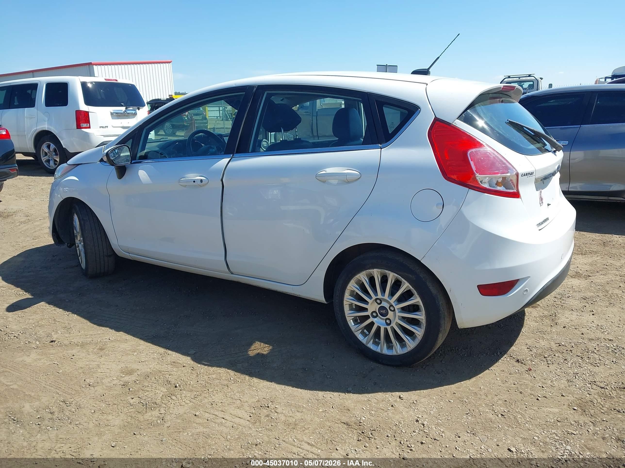 2015 Ford Fiesta Titanium White vin: 3FADP4FJ9FM205638