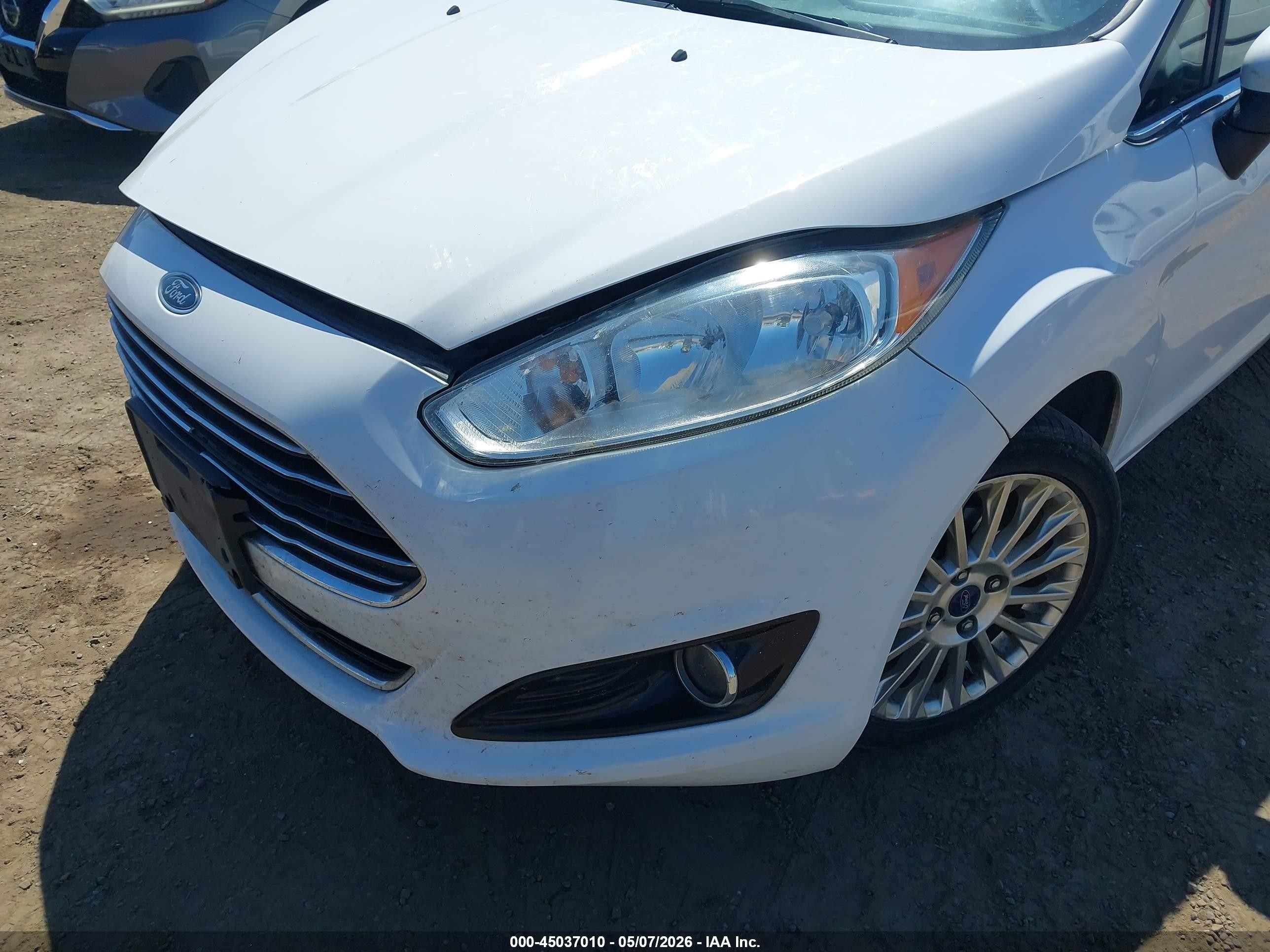2015 Ford Fiesta Titanium White vin: 3FADP4FJ9FM205638