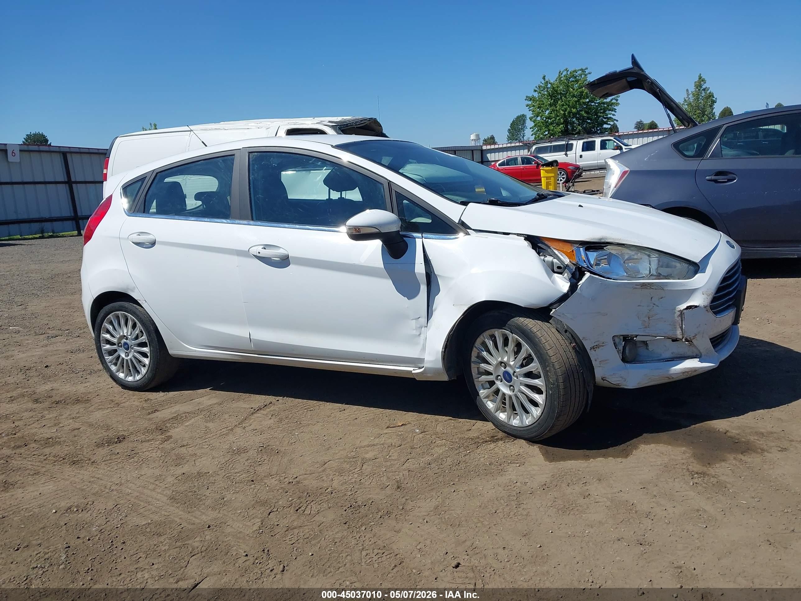 2015 Ford Fiesta Titanium White vin: 3FADP4FJ9FM205638