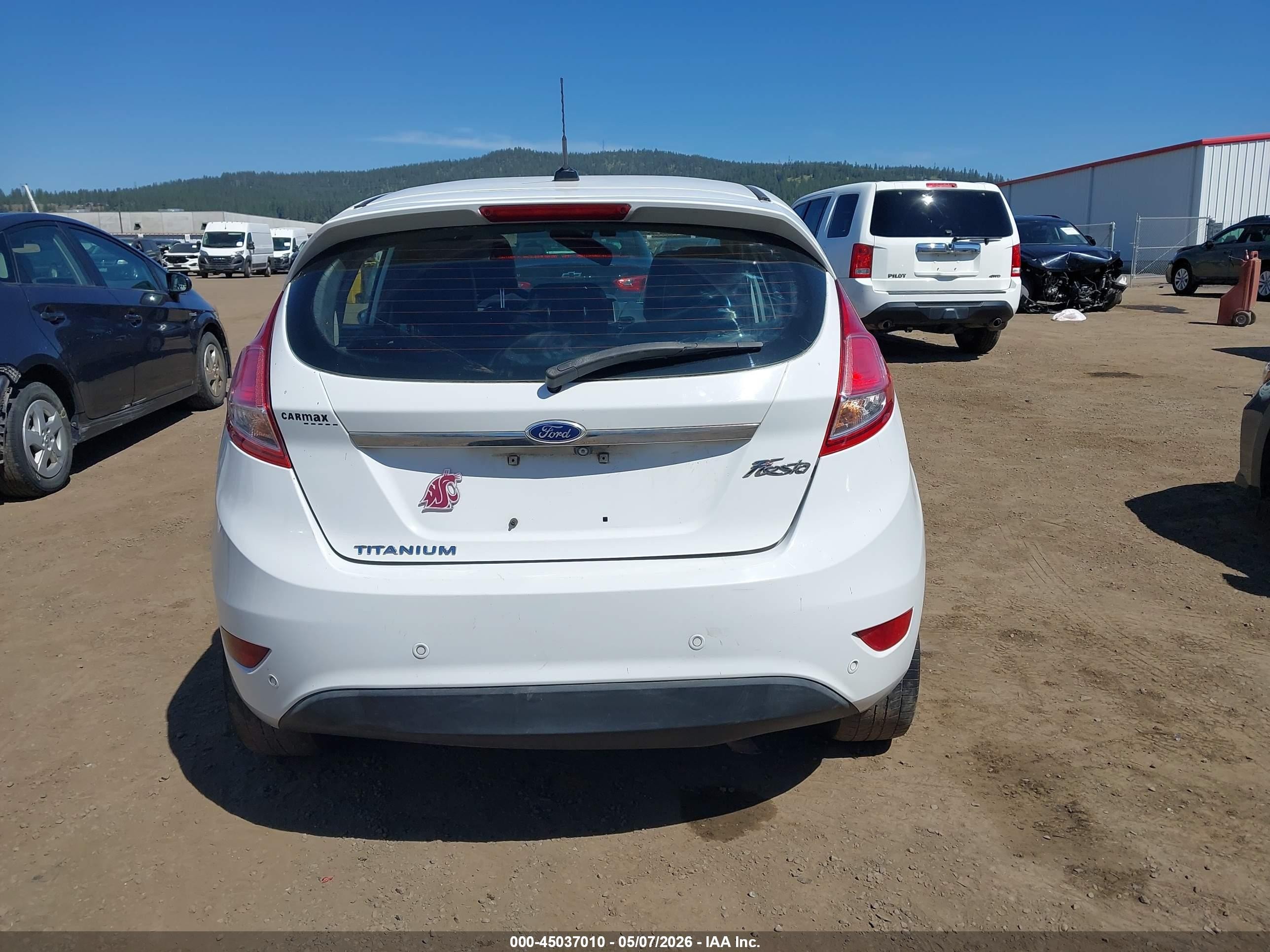 2015 Ford Fiesta Titanium White vin: 3FADP4FJ9FM205638