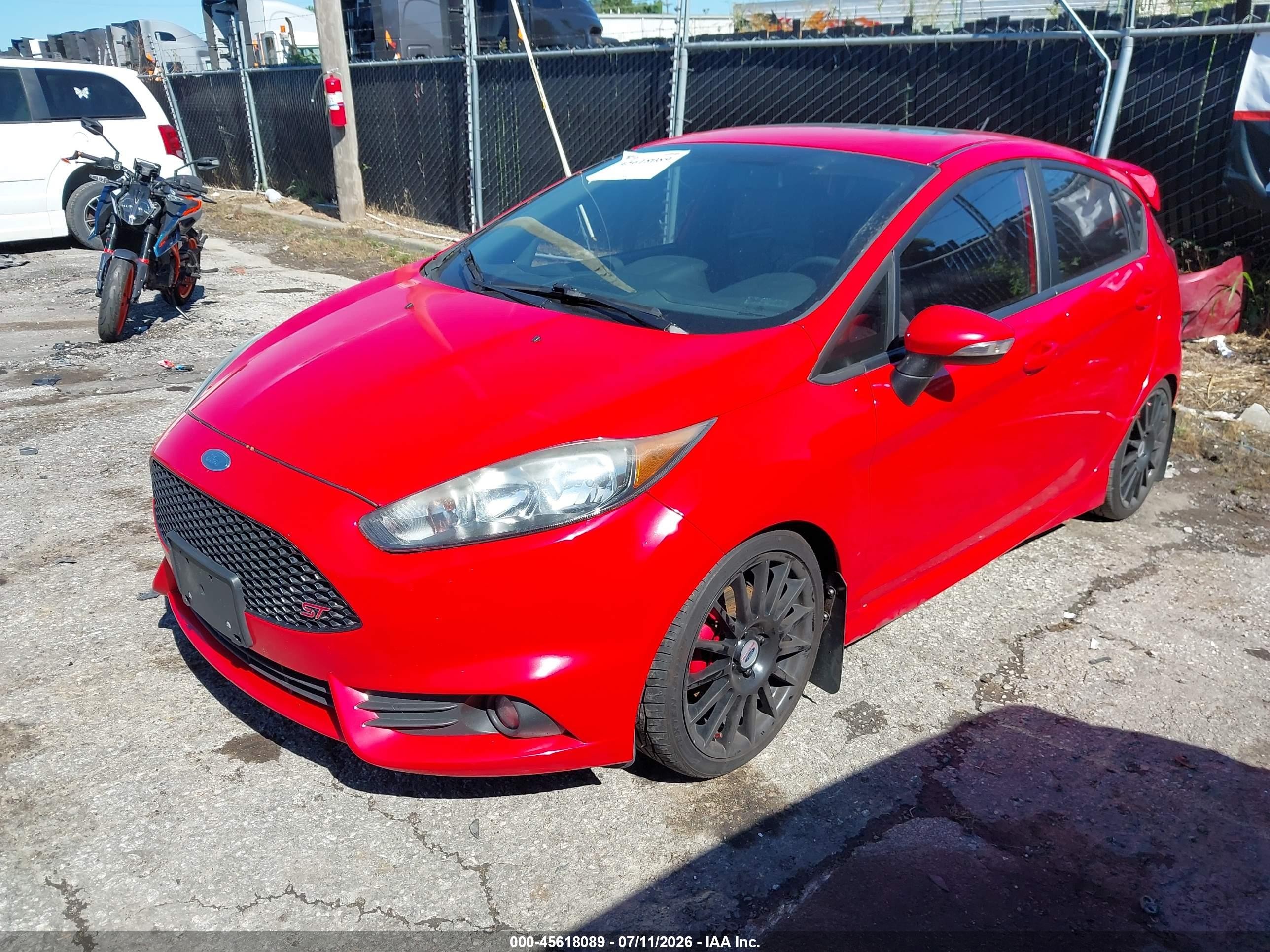 2015 Ford Fiesta St Красный vin: 3FADP4GX2FM213440