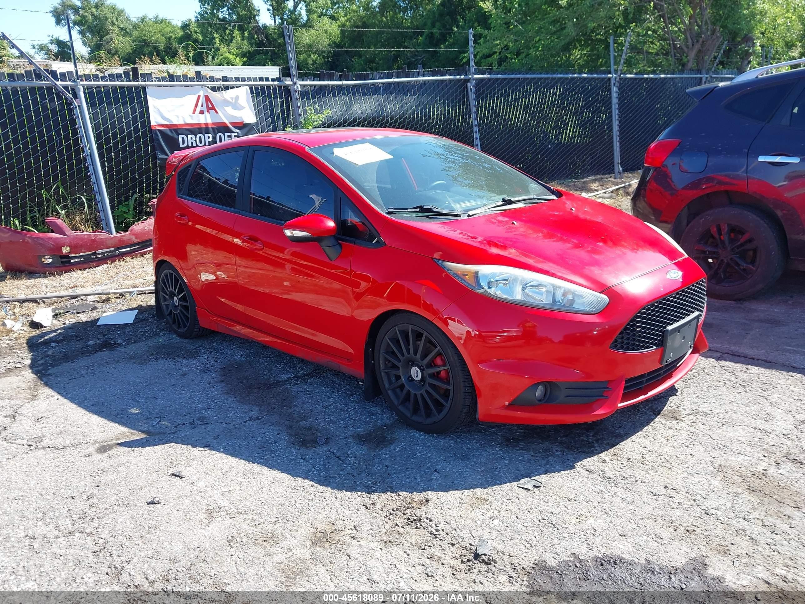 2015 Ford Fiesta St Красный vin: 3FADP4GX2FM213440