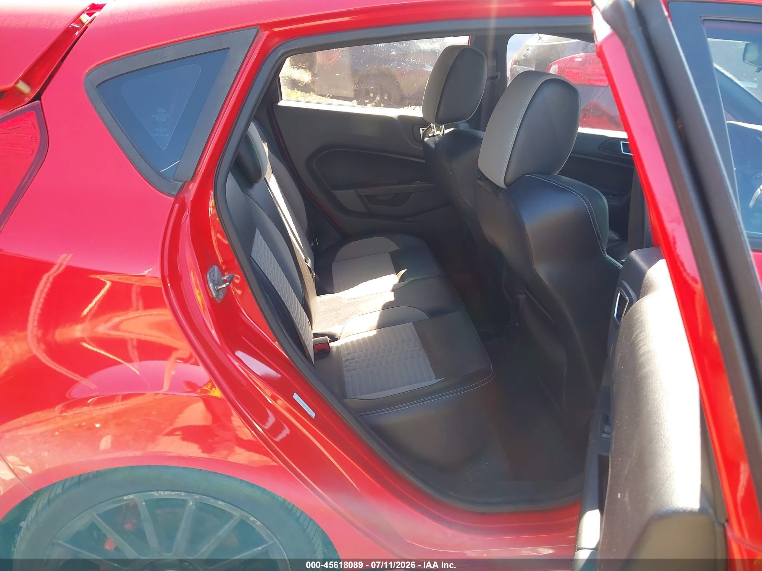 2015 Ford Fiesta St Красный vin: 3FADP4GX2FM213440