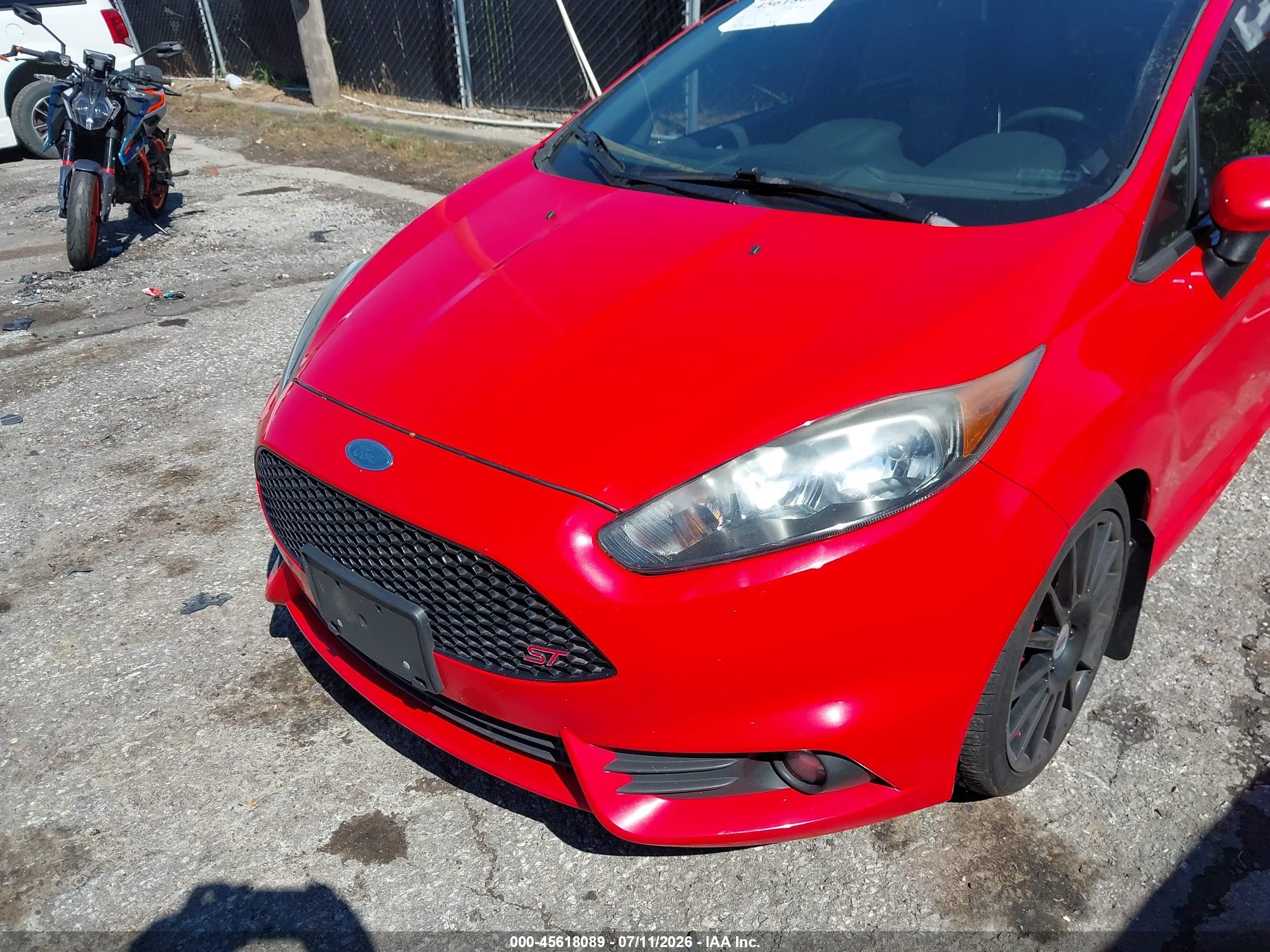 2015 Ford Fiesta St Красный vin: 3FADP4GX2FM213440