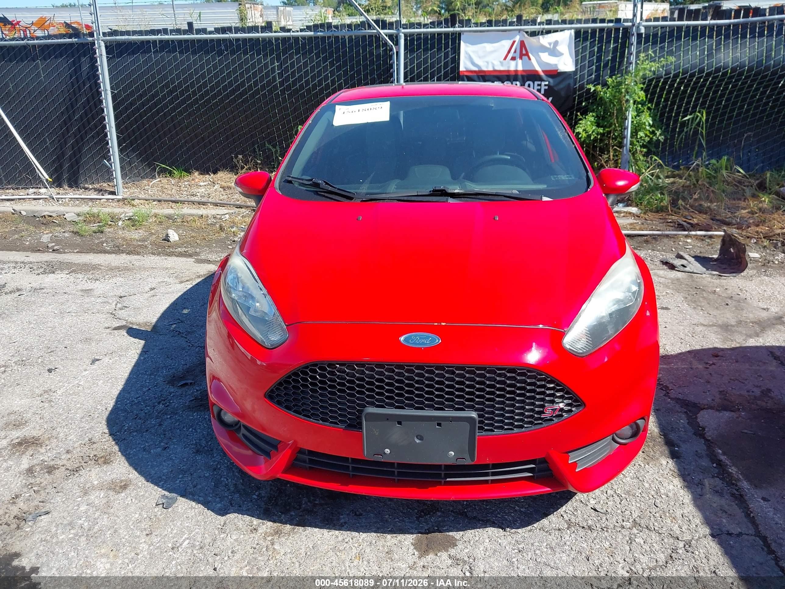 2015 Ford Fiesta St Красный vin: 3FADP4GX2FM213440