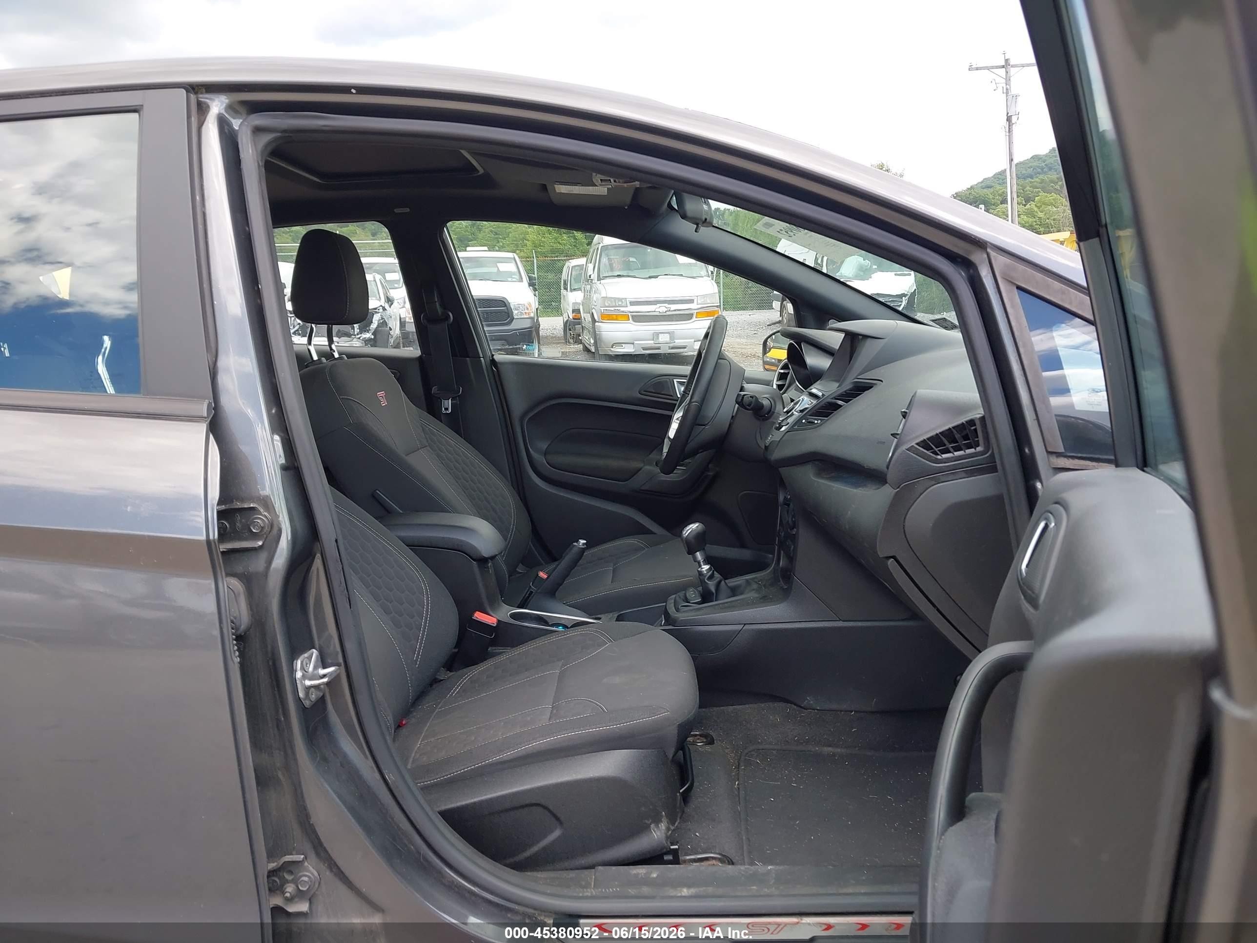 2016 Ford Fiesta St Серый vin: 3FADP4GX2GM155881