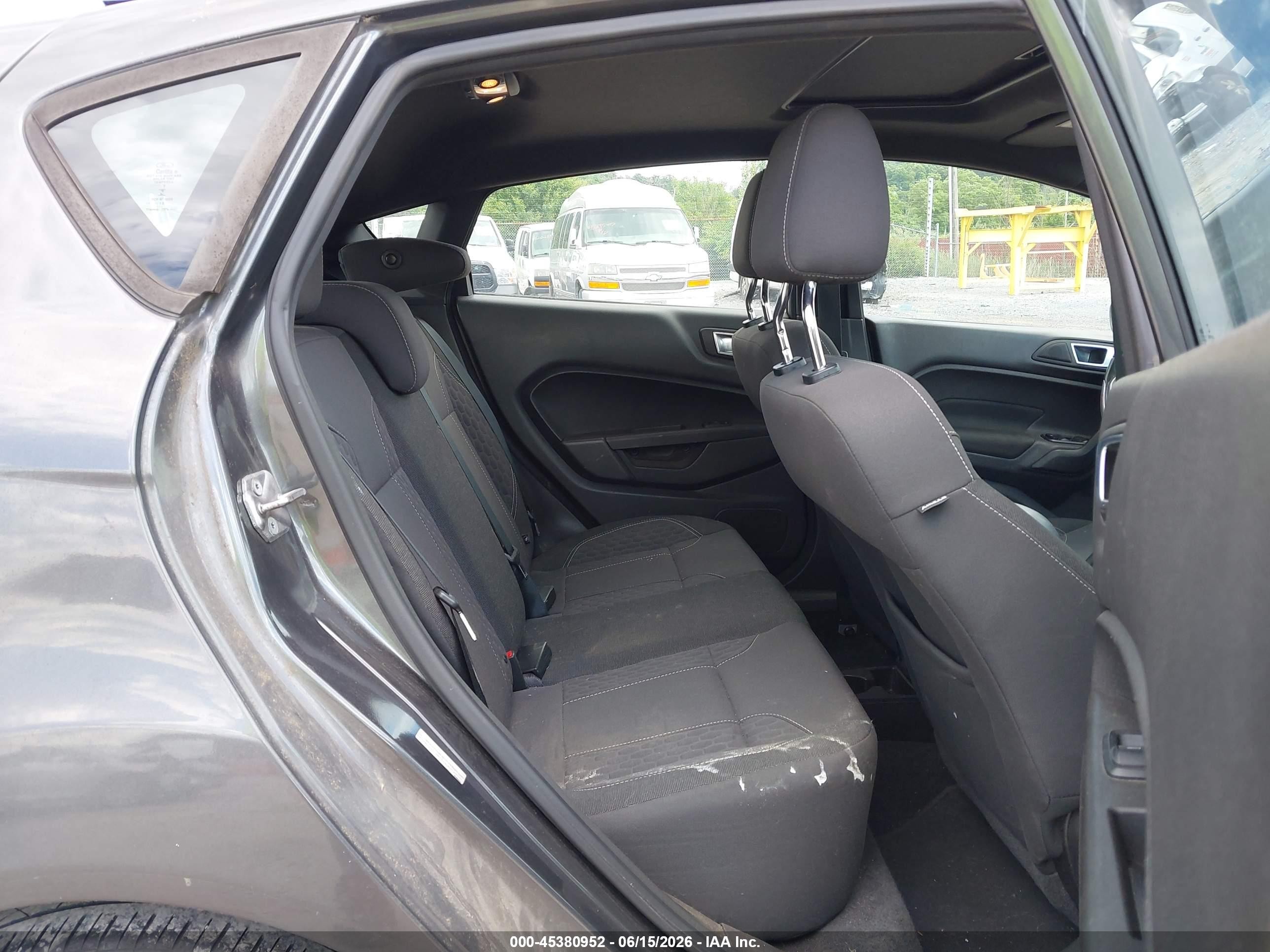 2016 Ford Fiesta St Серый vin: 3FADP4GX2GM155881