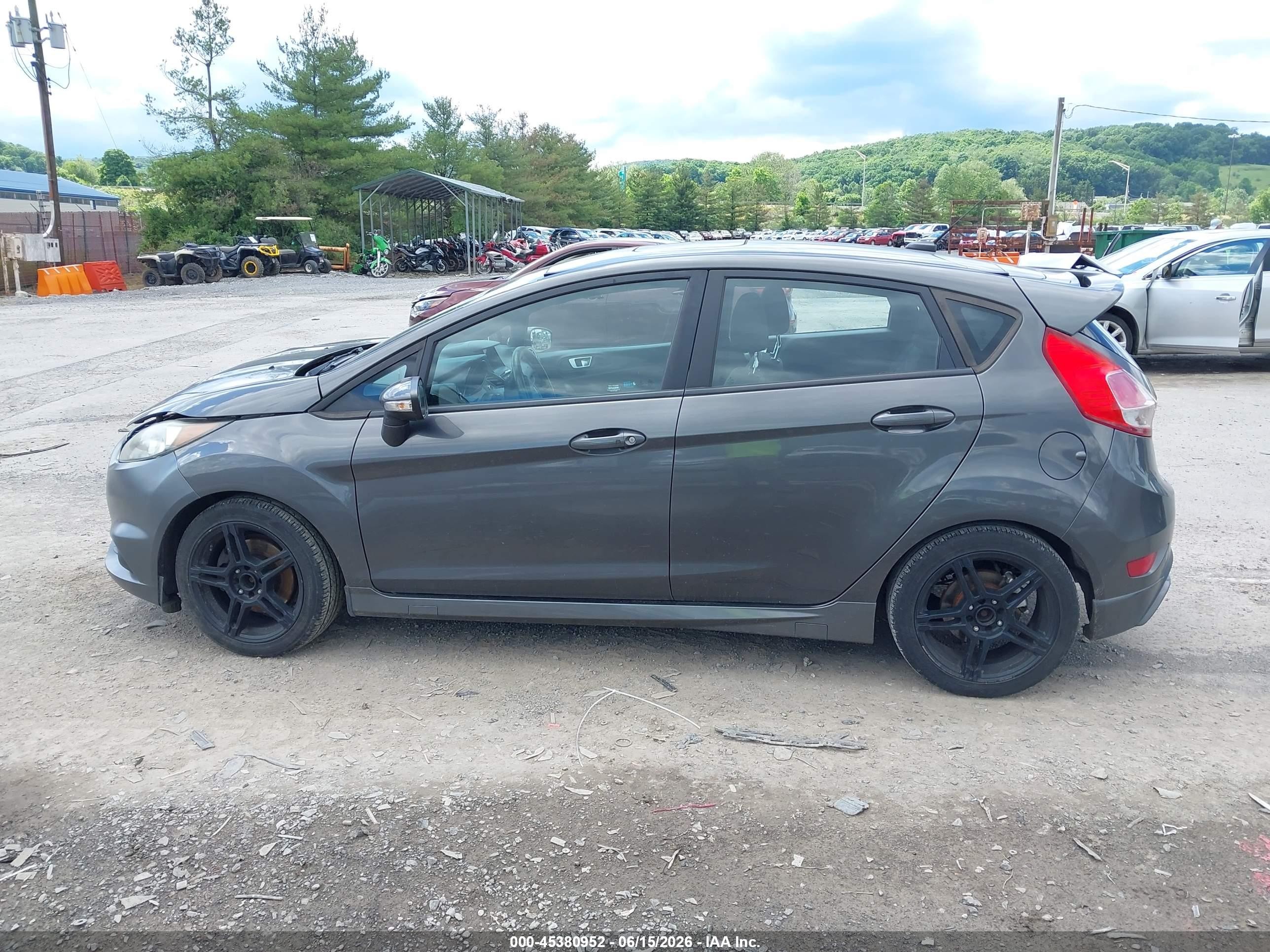 2016 Ford Fiesta St Серый vin: 3FADP4GX2GM155881