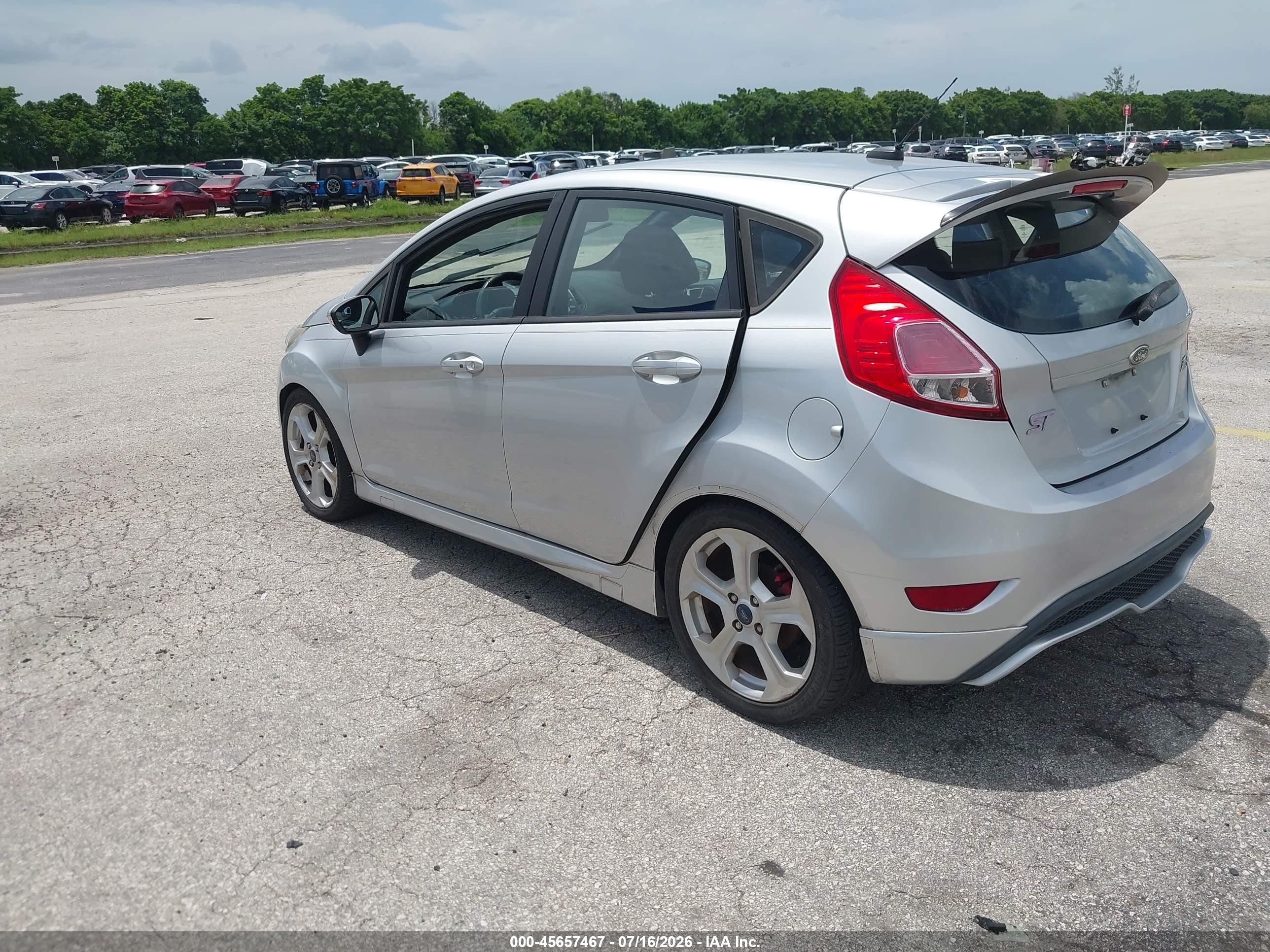 2015 Ford Fiesta St Серебряный vin: 3FADP4GX8FM119157