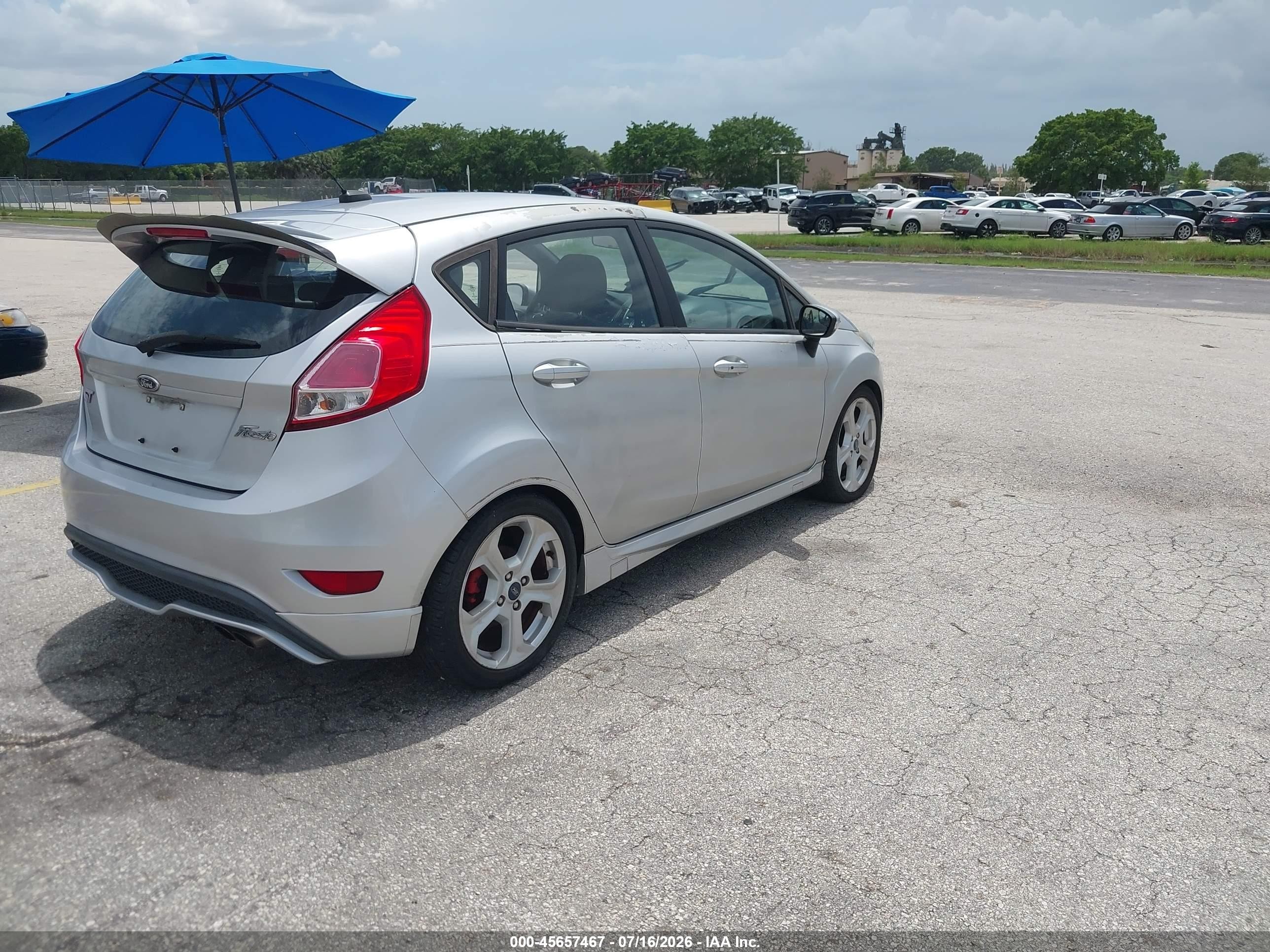 2015 Ford Fiesta St Серебряный vin: 3FADP4GX8FM119157
