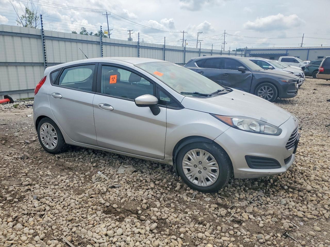 2014 Ford Fiesta S Silver vin: 3FADP4TJ1EM226342