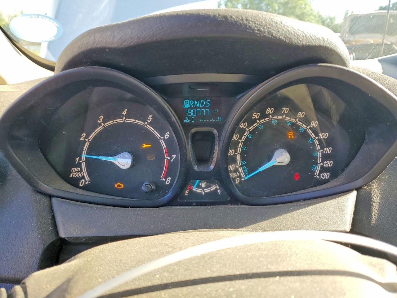 2015 Ford Fiesta S Серебряный vin: 3FADP4TJ1FM145505