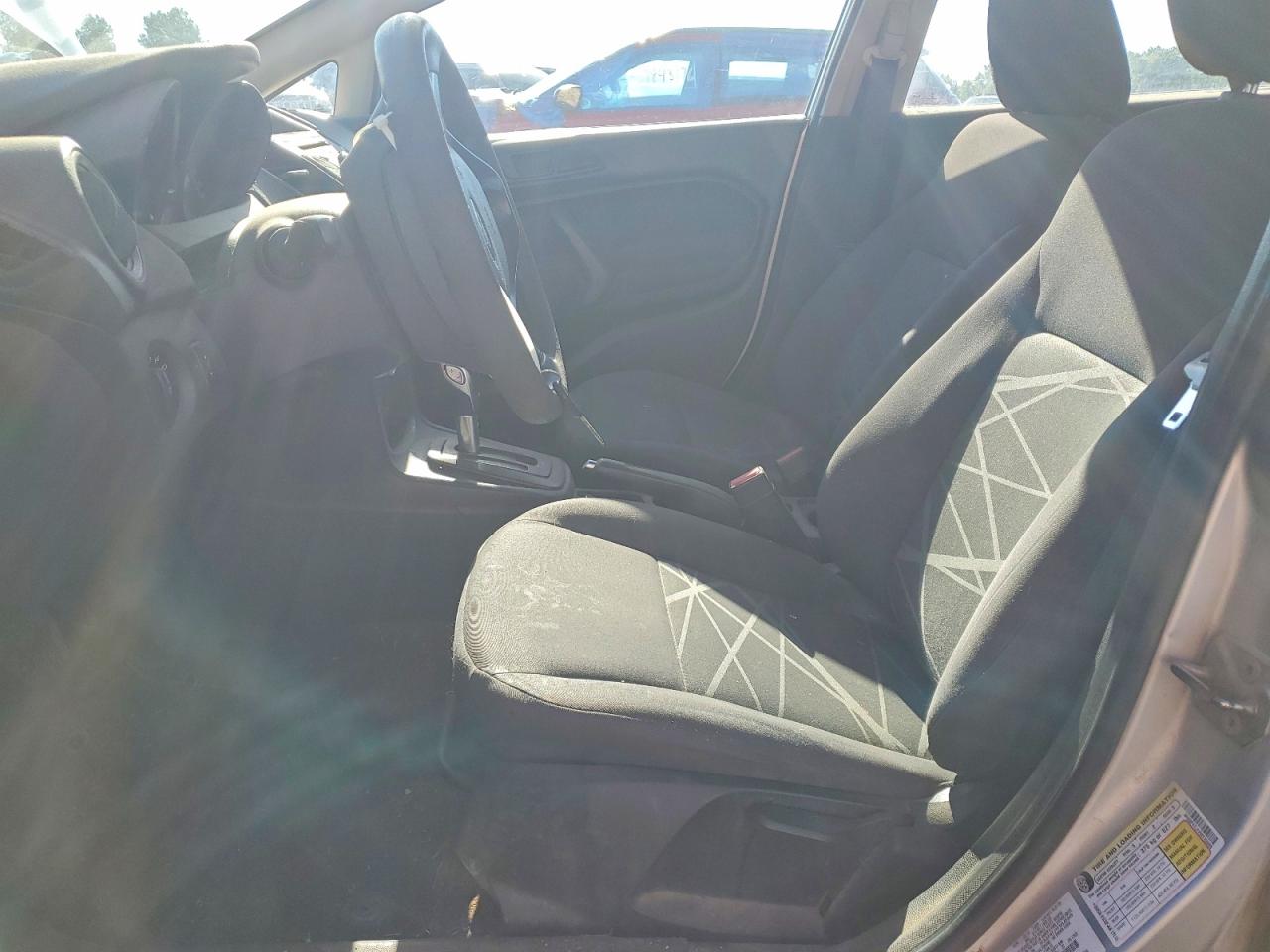 2015 Ford Fiesta S Серебряный vin: 3FADP4TJ1FM145505
