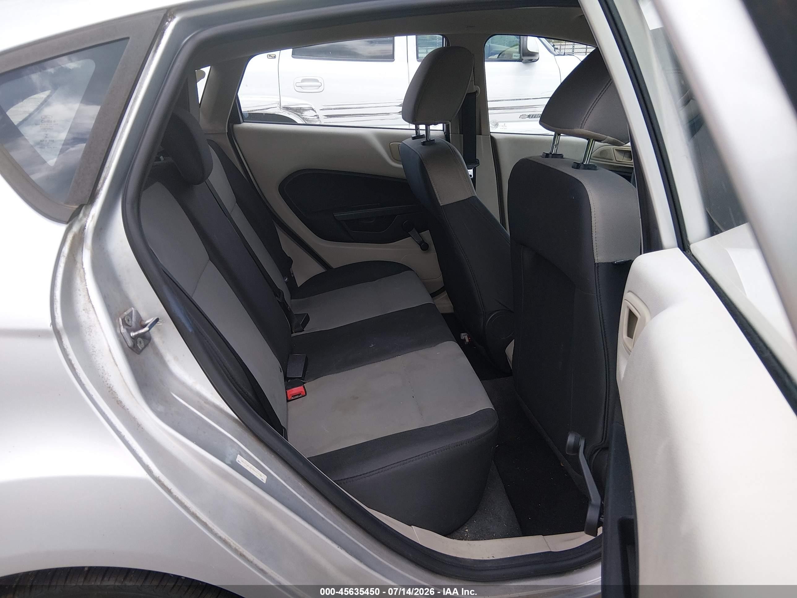 2013 Ford Fiesta S Silver vin: 3FADP4TJ2DM203215