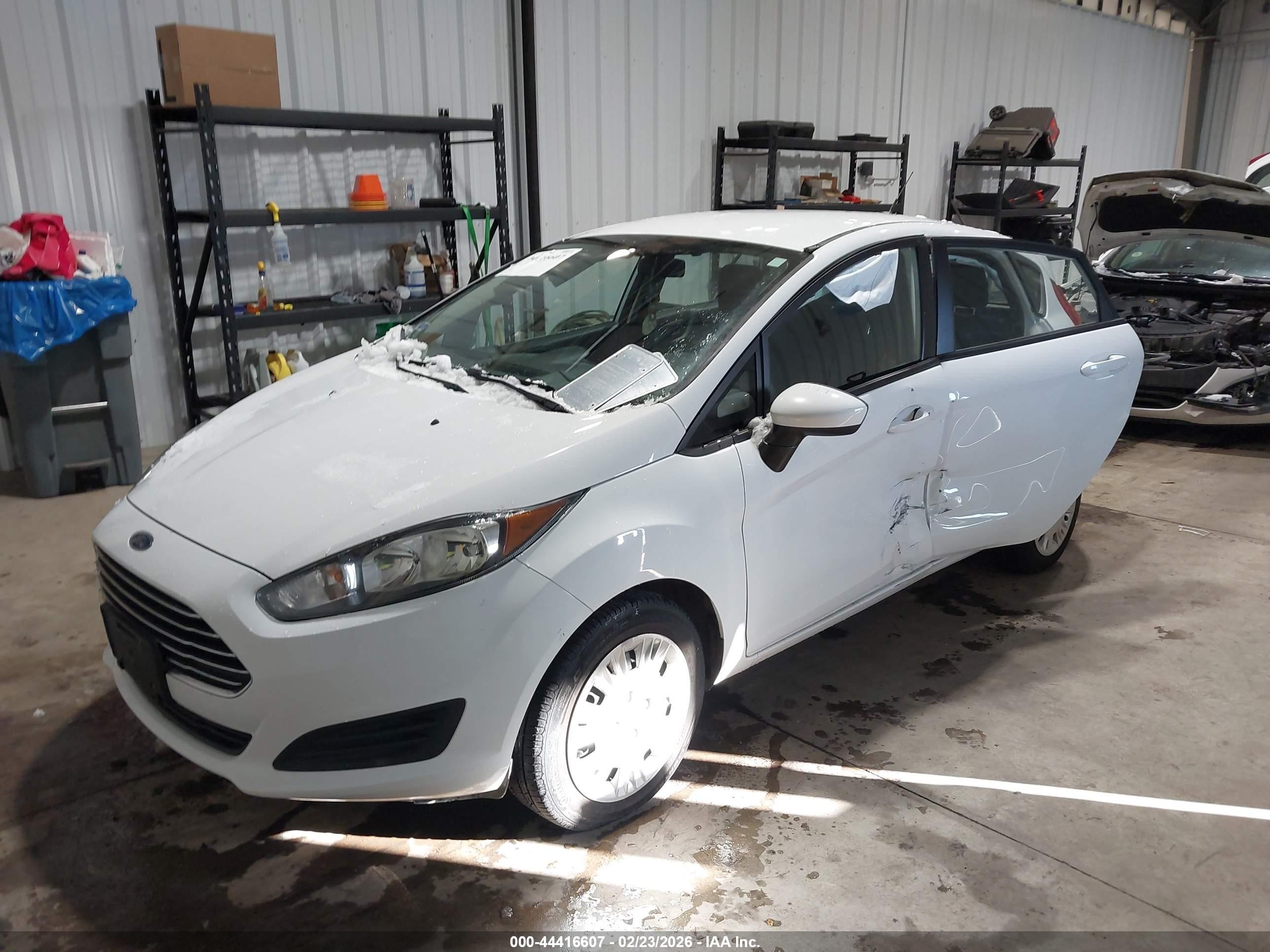 2014 Ford Fiesta S White vin: 3FADP4TJ2EM221327