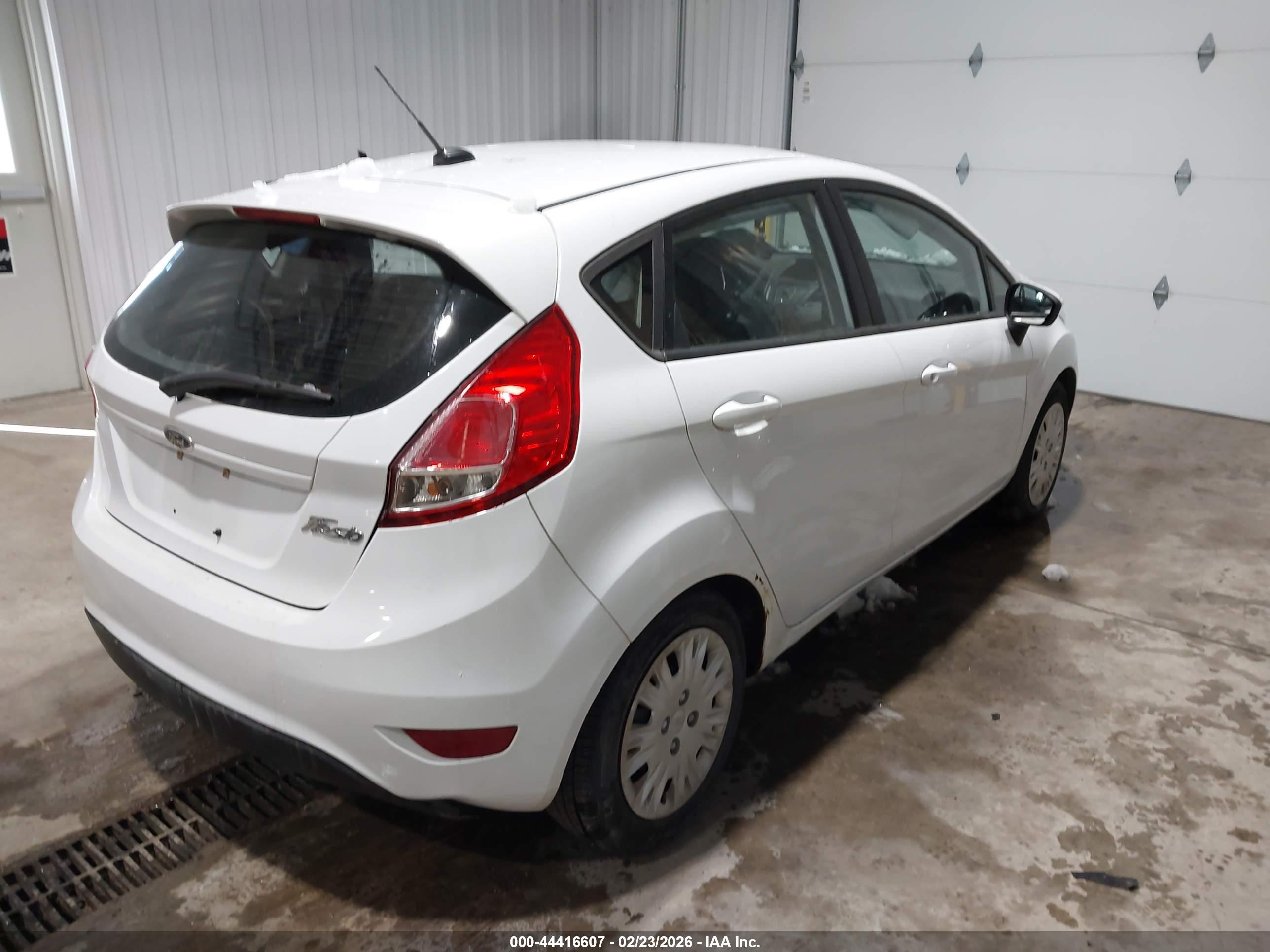 2014 Ford Fiesta S White vin: 3FADP4TJ2EM221327