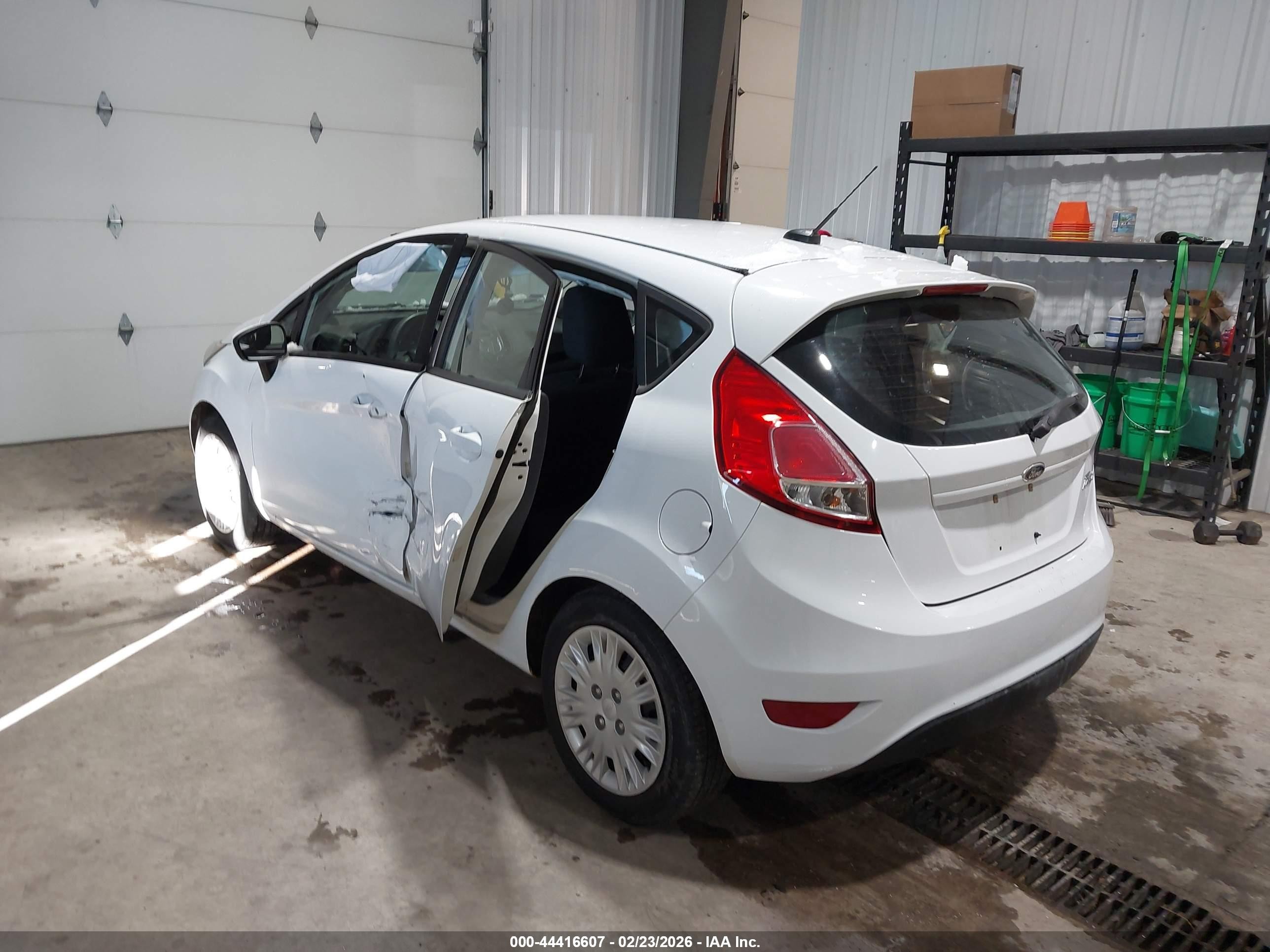 2014 Ford Fiesta S White vin: 3FADP4TJ2EM221327